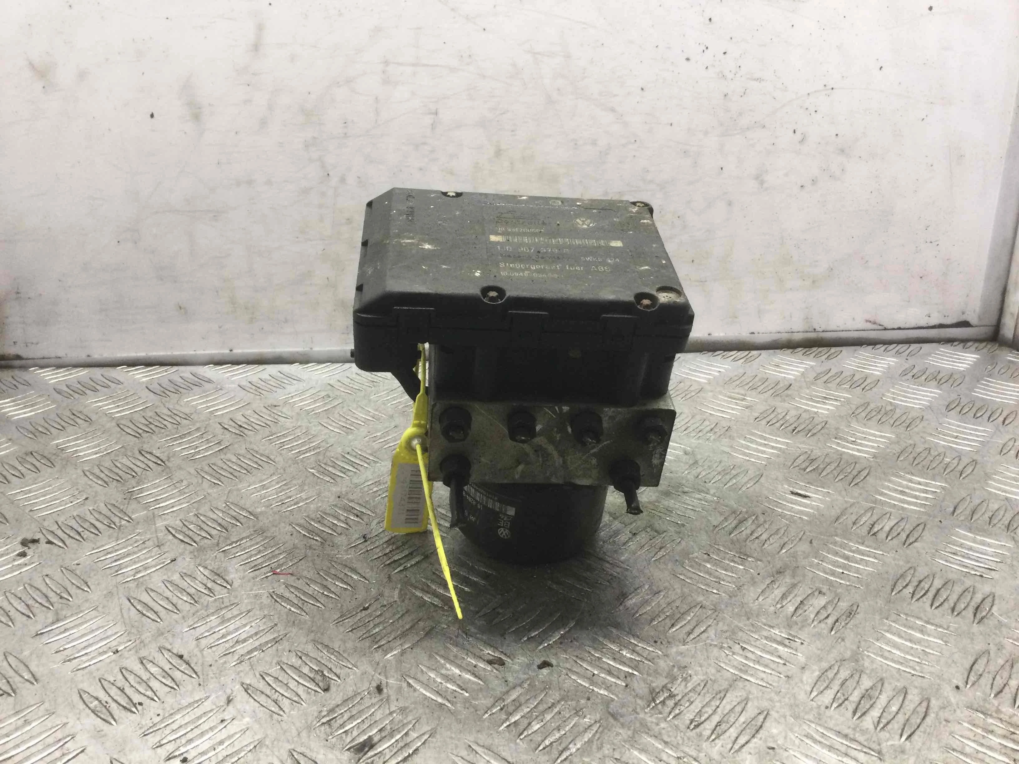 Блок ABS Volkswagen Golf 4 поколение (1997-2004) бензин 1.6 i Механика Х/б