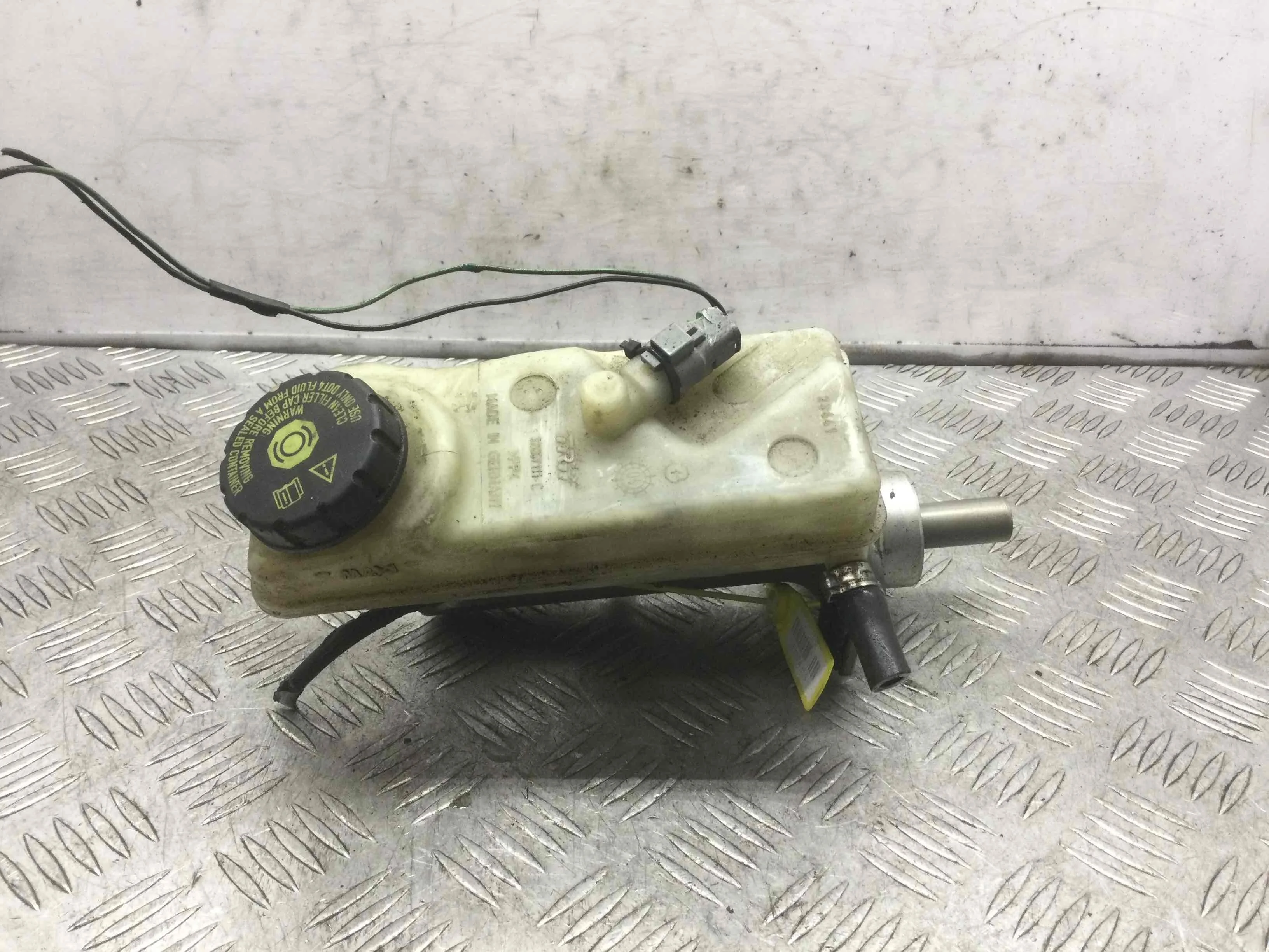 Цилиндр тормозной главный Renault Megane 1 поколение [рестайлинг] (1999-2003) бензин 1.6 i Автомат Х/б