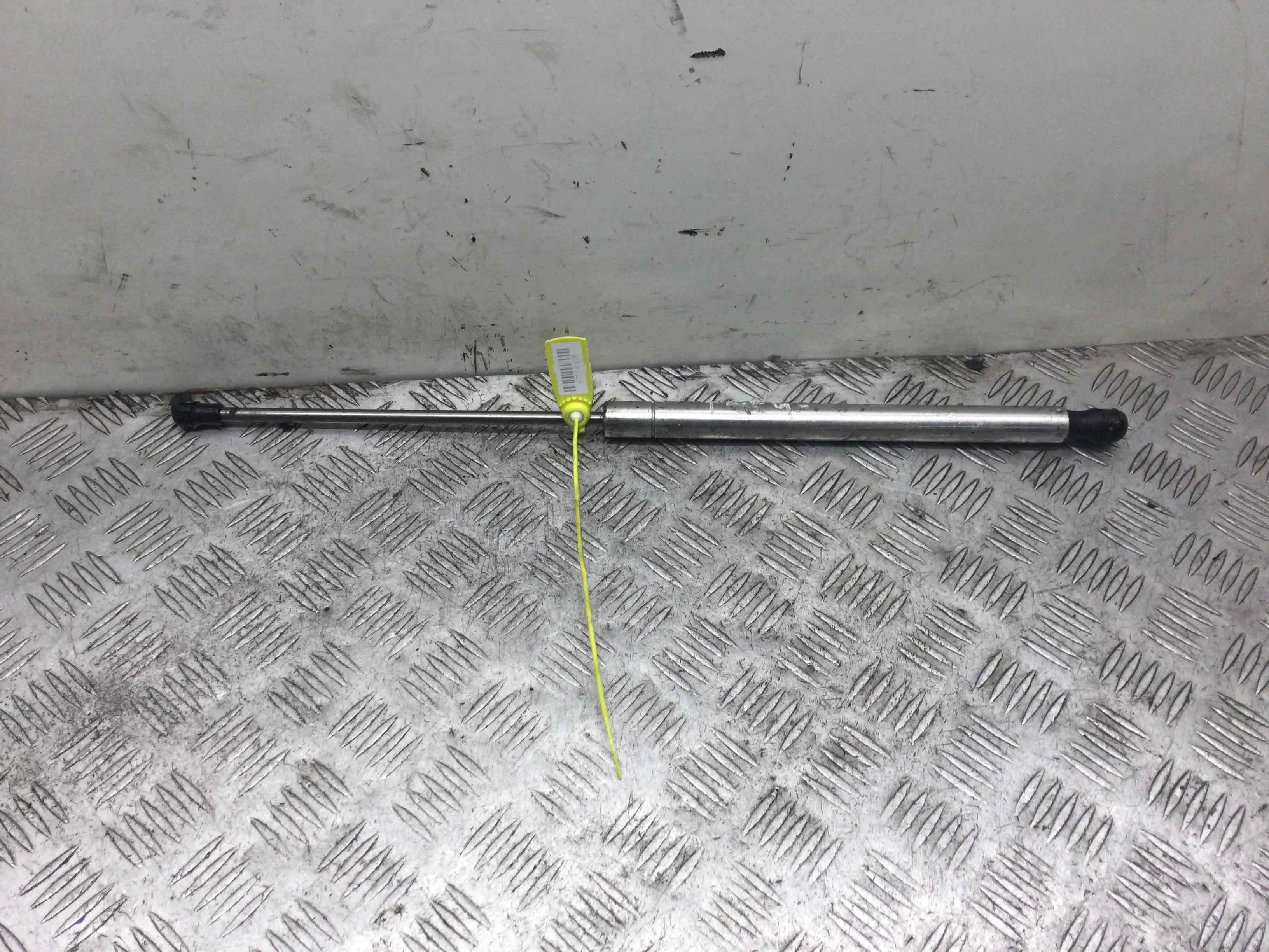 Амортизатор крышки багажника (3-5 двери) SEAT Arosa 6H [рестайлинг] (2000-2004) дизель 1.7 SDi Механика Х/б