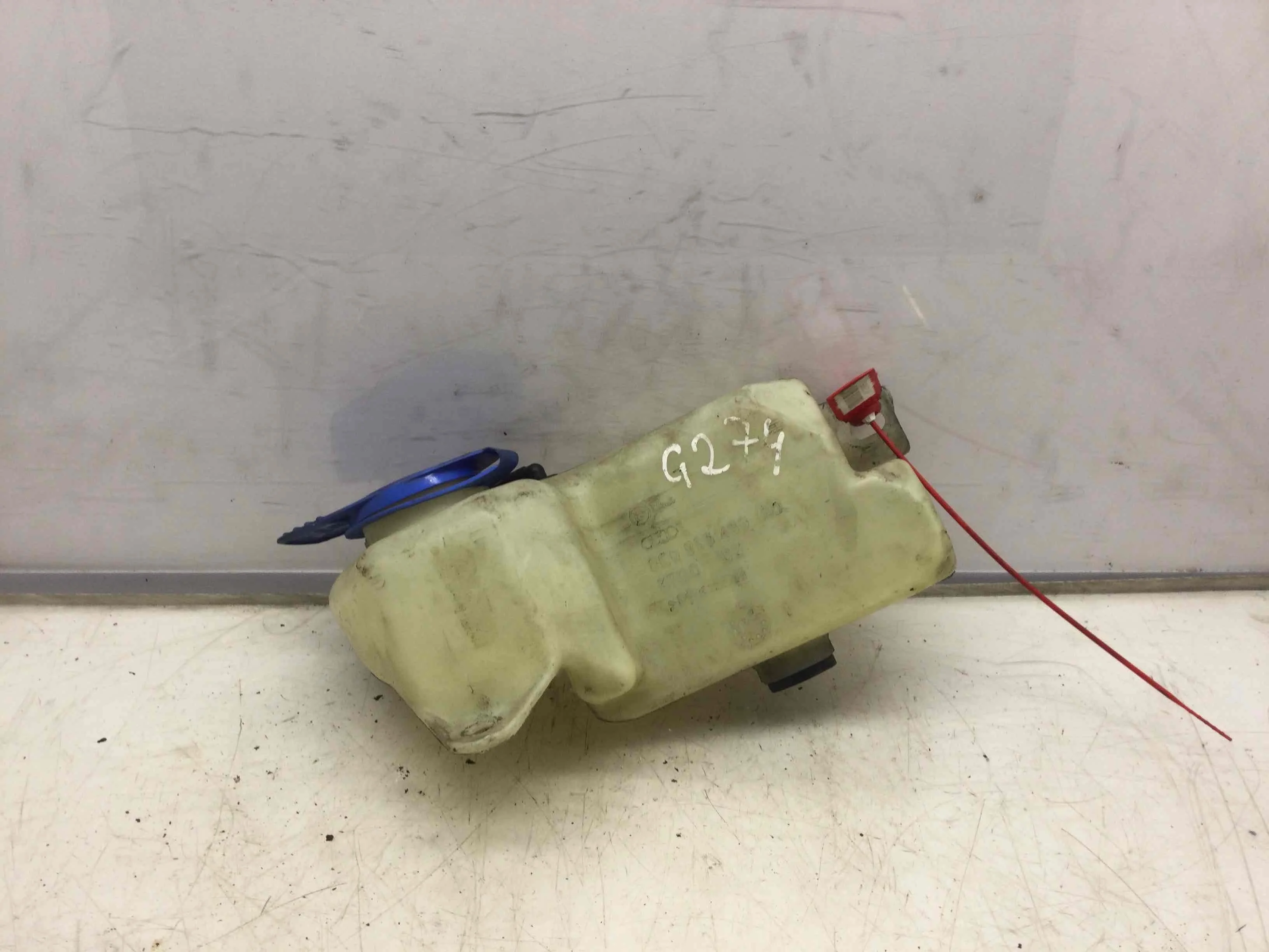 Бачок омывателя Audi A4 B6 (2000-2005) дизель 2.5 TDI Вариатор Седан