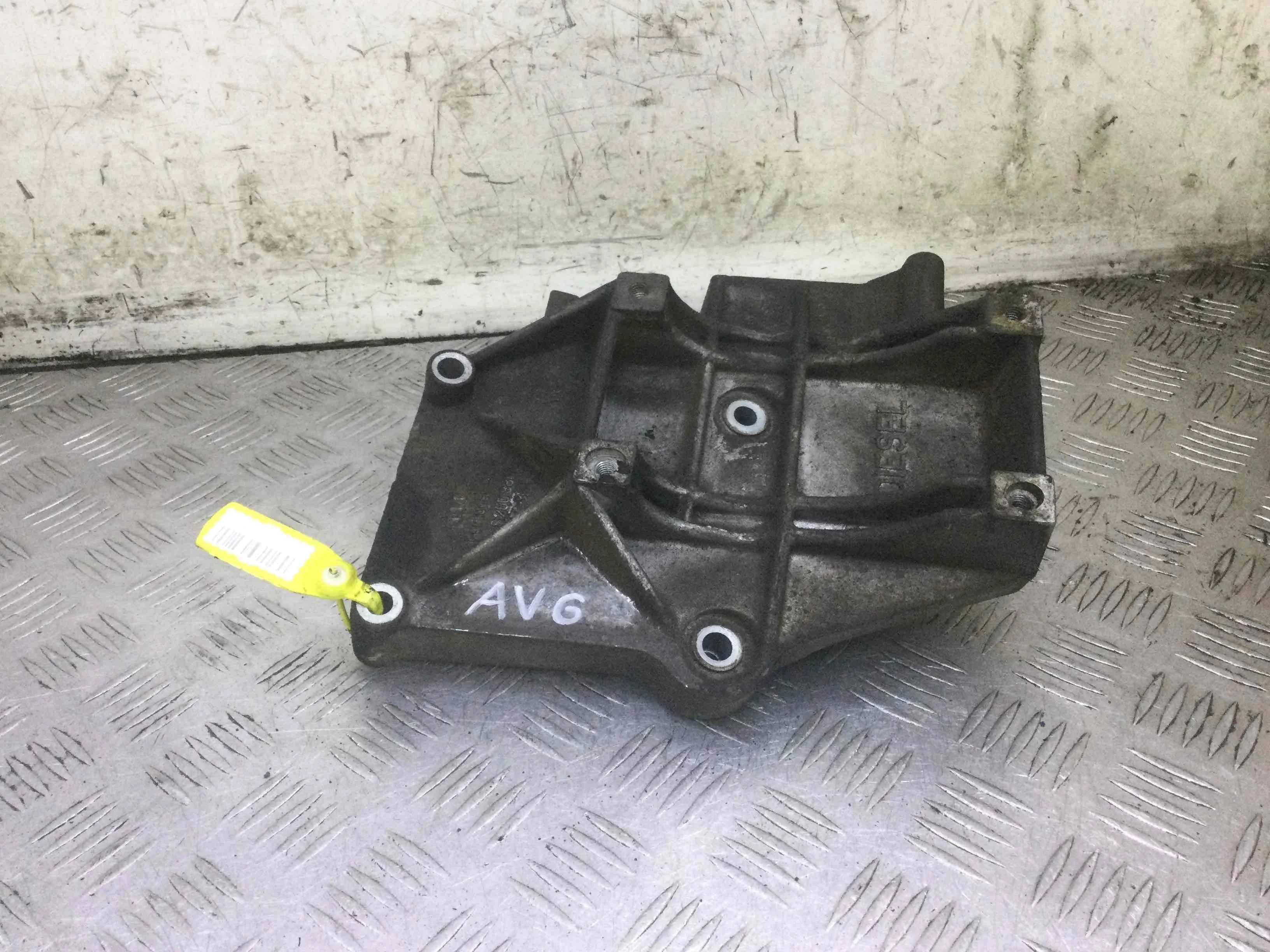 Кронштейн Audi A4 B5 (1994-1999) дизель 1.9 TDI Механика Седан