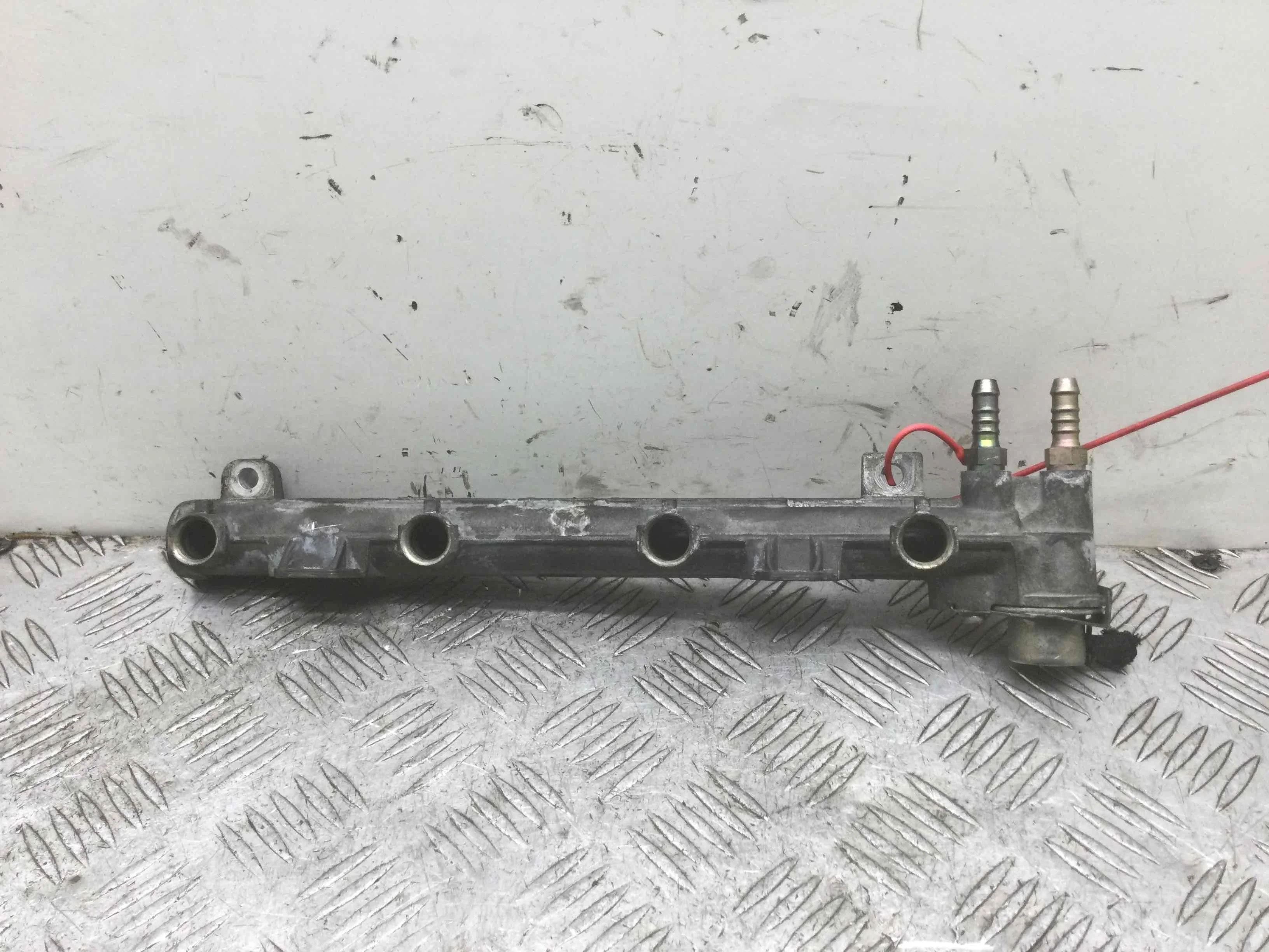 Топливная рампа Volkswagen Golf 4 поколение (1997-2004) бензин 1.6 i Механика Х/б