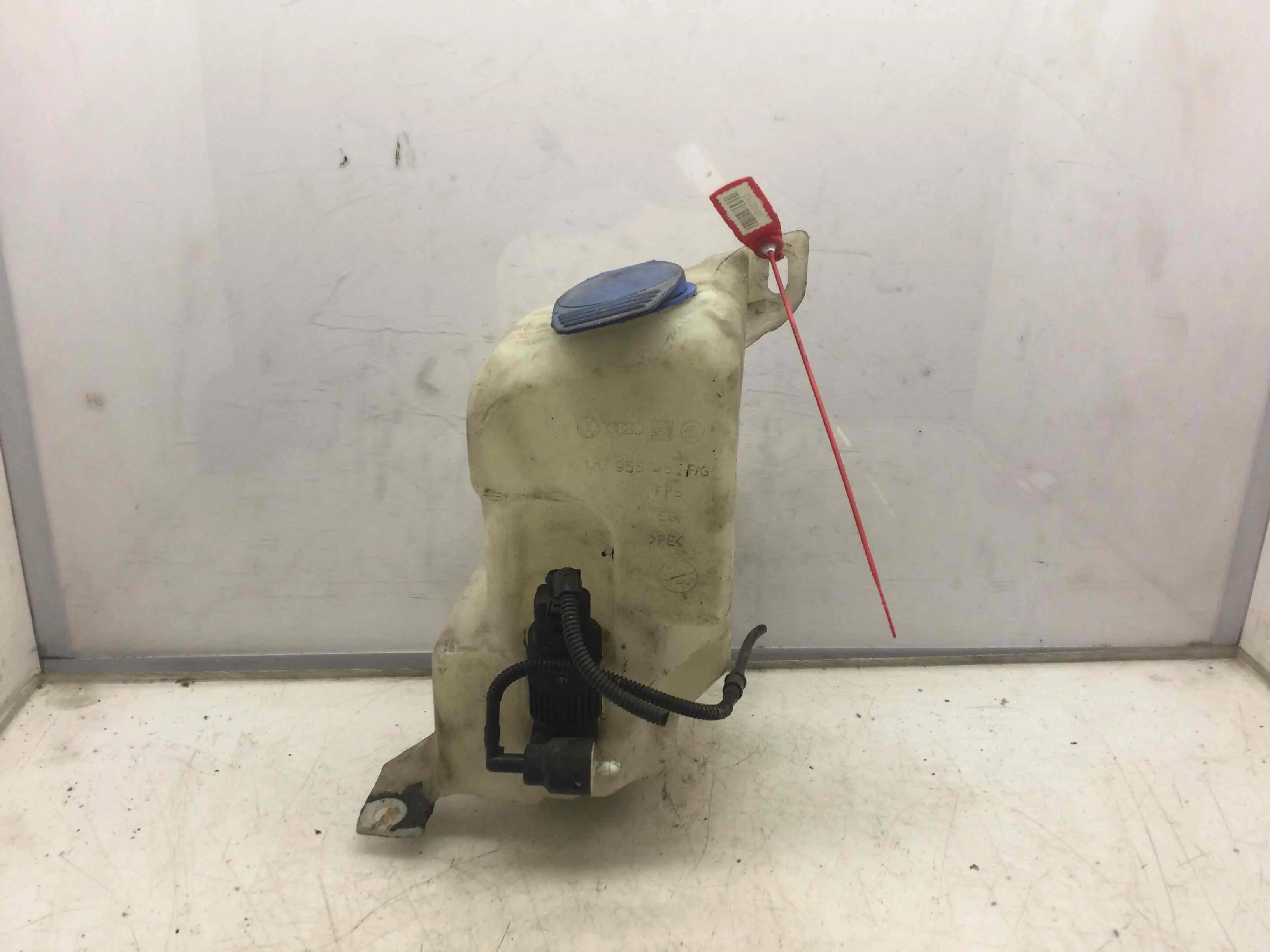 Бачок омывателя Volkswagen Golf 4 поколение (1997-2004) бензин 1.6  Механика Х/б