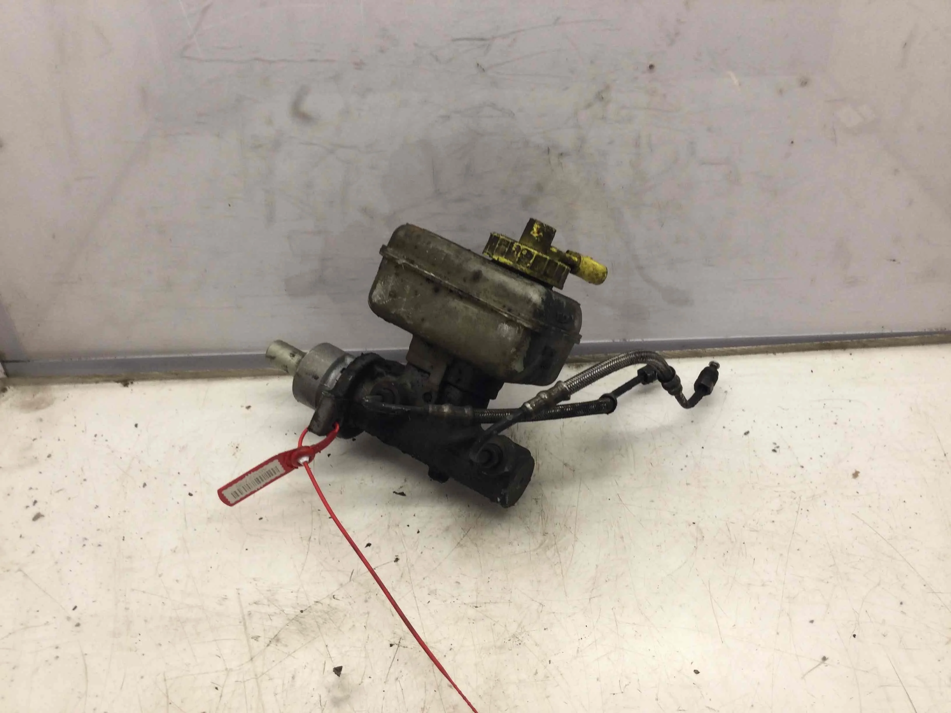 Цилиндр тормозной главный Volkswagen Golf 4 поколение (1997-2004) бензин 1.8 i Автомат Х/б