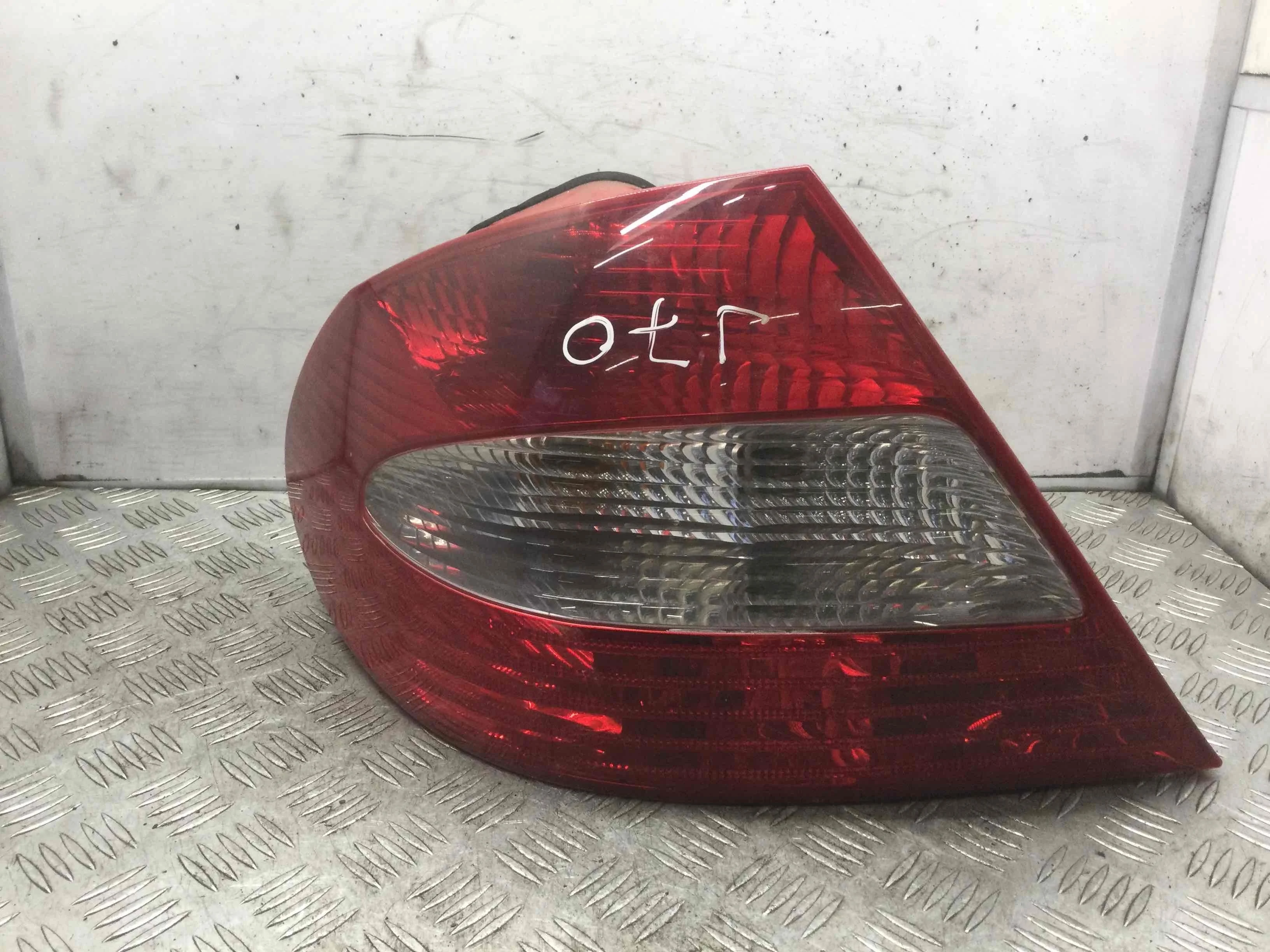 Фонарь задний левый Mercedes CLK W209/A209 (2002-2005) дизель 2.7 CDI Автомат Купе