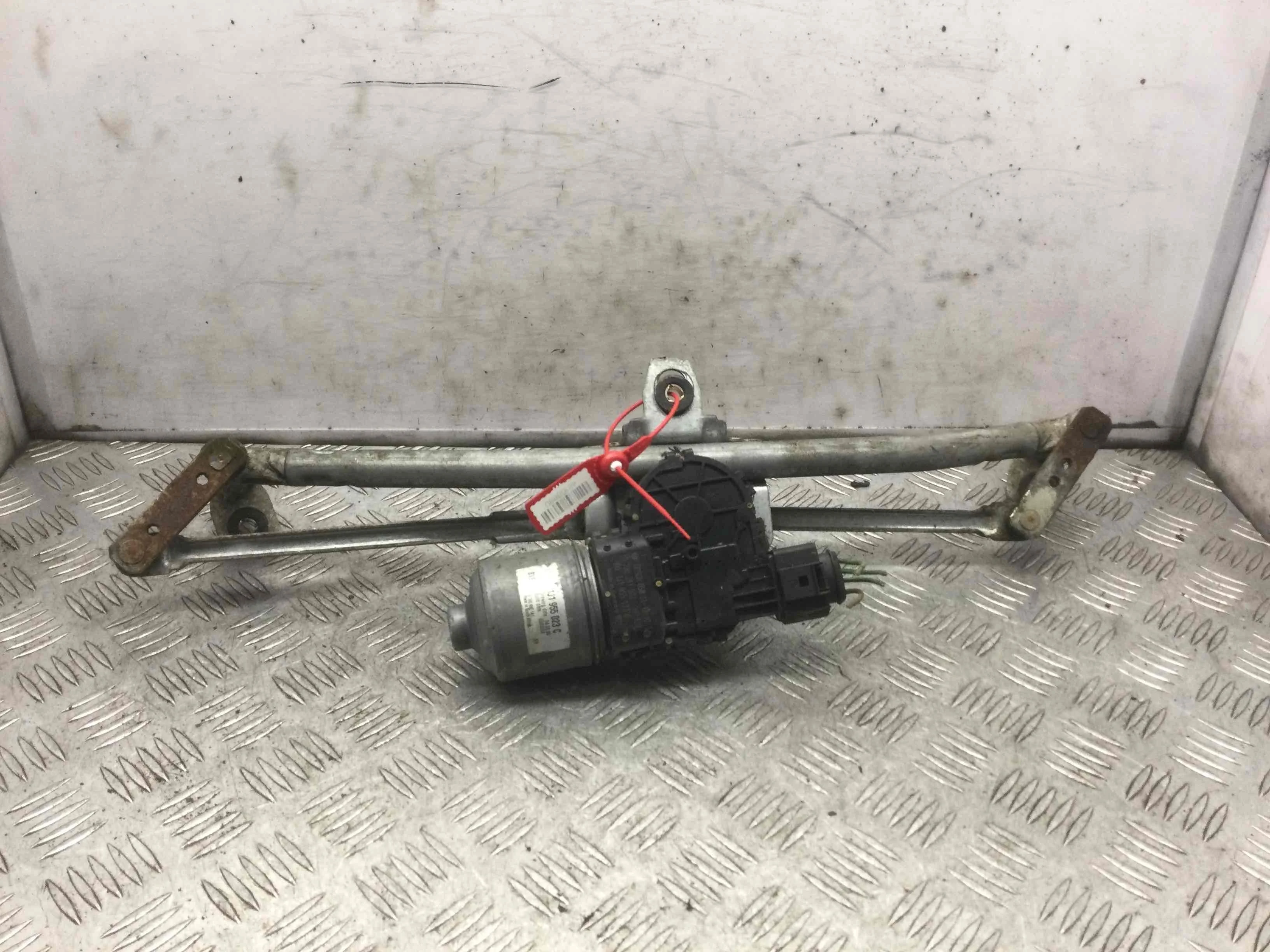 Механизм стеклоочистителя (трапеция дворников) Volkswagen Golf 4 поколение (1997-2004) бензин 1.4  Механика Х/б