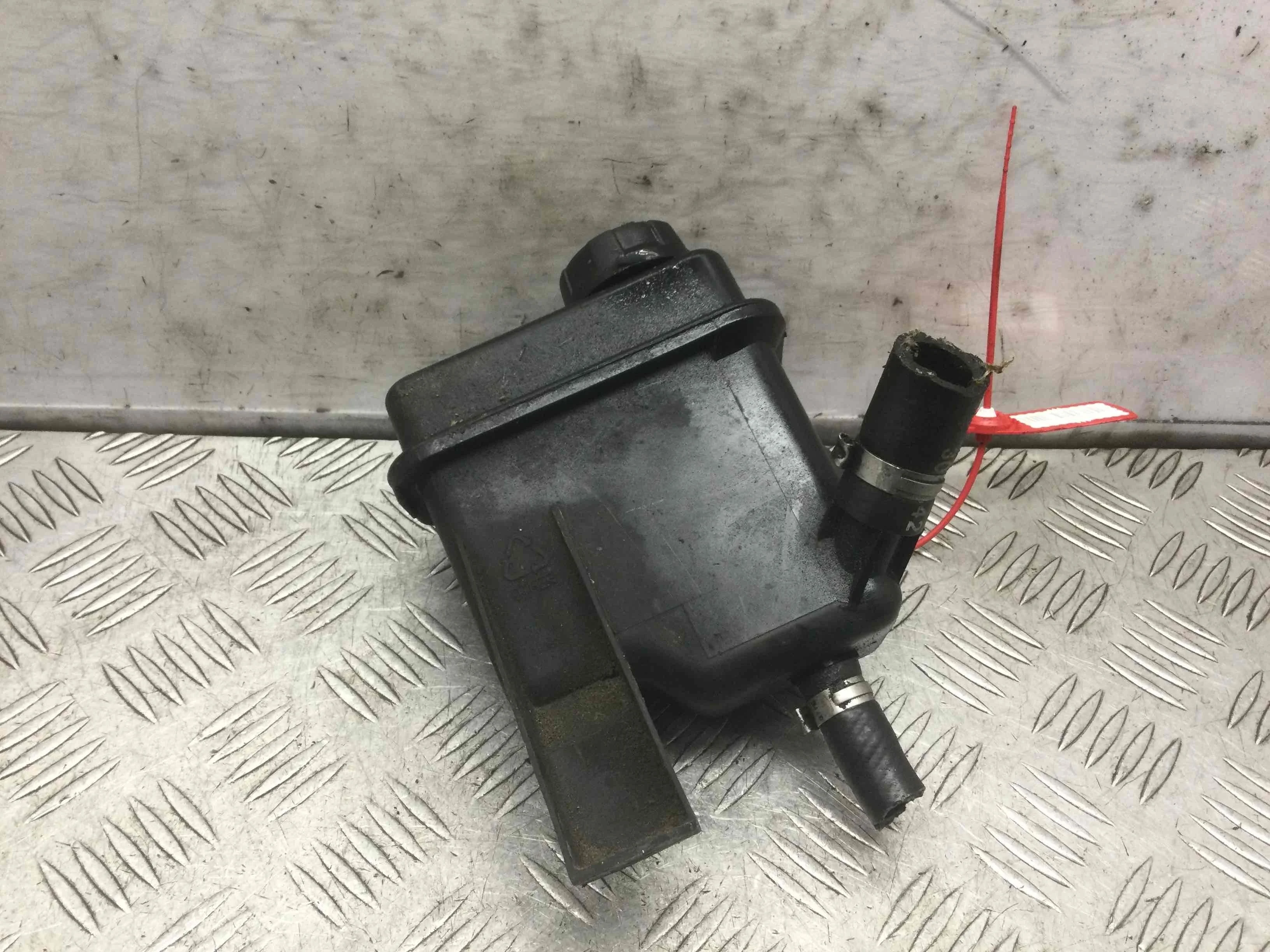 Бачок гидроусилителя Volvo V40 1 поколение [рестайлинг] (2000-2002) бензин 1.8  Механика Седан