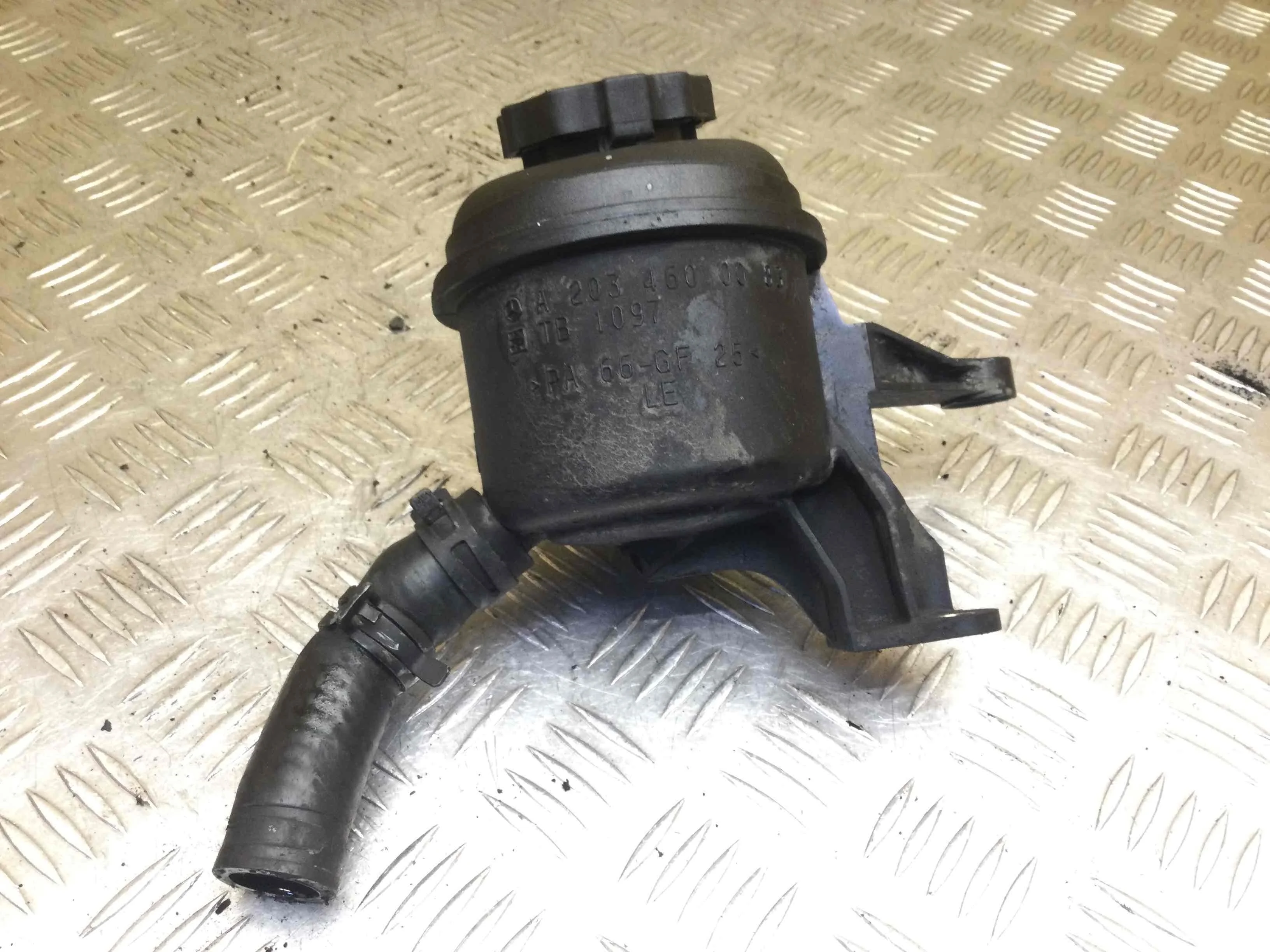 Бачок гидроусилителя Mercedes C-klasse W203/S203/CL203 (2000-2004) дизель 2.2 CDI Автомат Седан