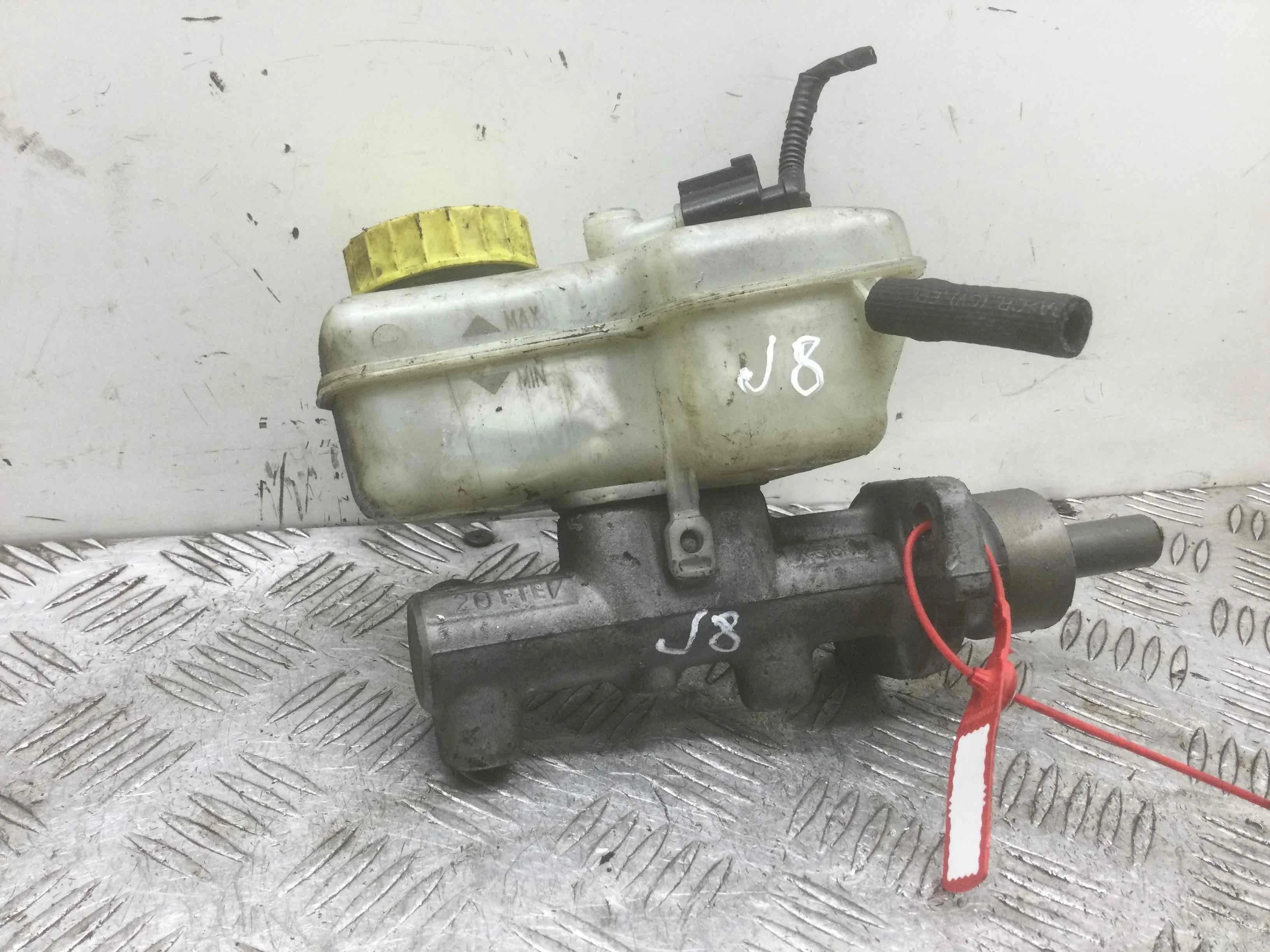 Цилиндр тормозной главный Volkswagen Polo 4 поколение (2001-2005) бензин 1.4 i Механика Х/б