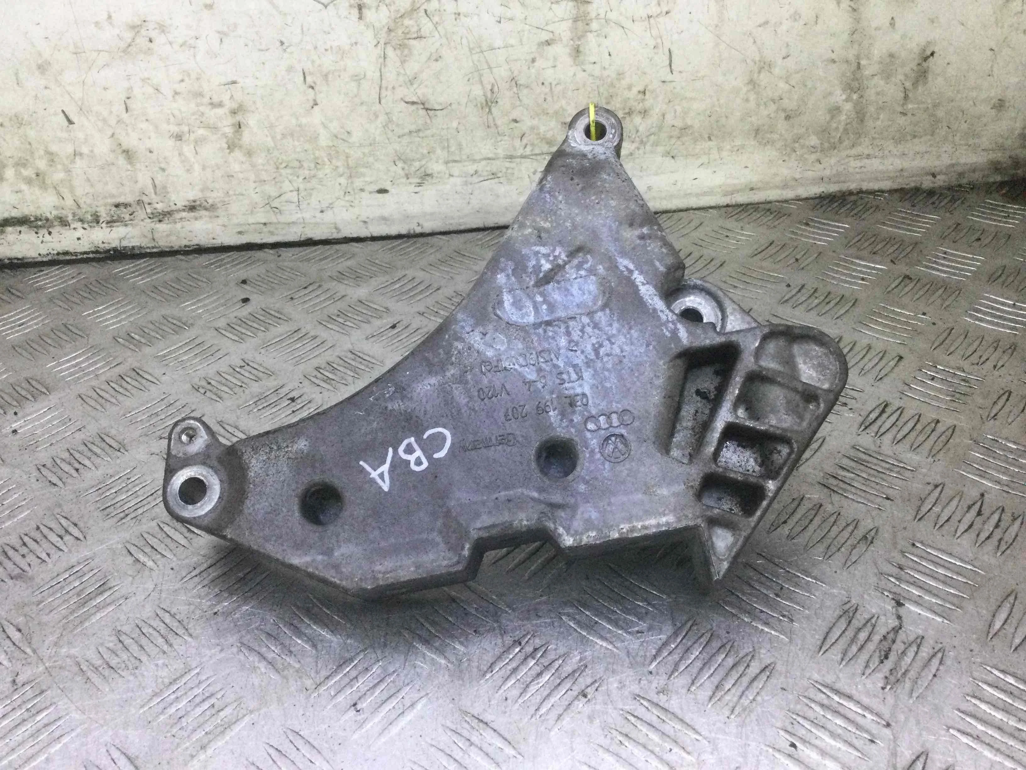 Кронштейн двигателя Volkswagen Golf 6 поколение (2008-2015) дизель 2.0 TDI DSG Х/б