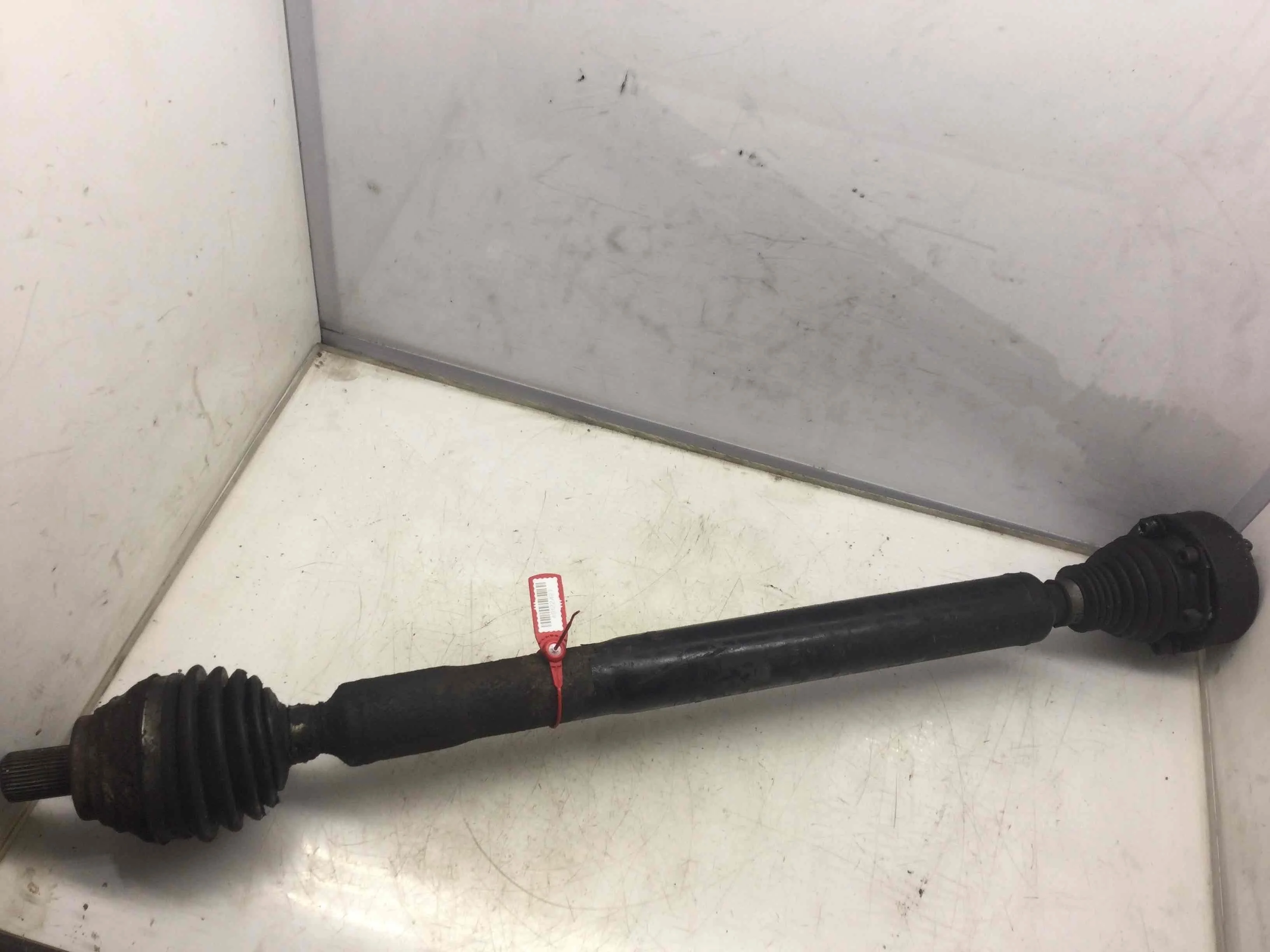 Полуось передняя правая (приводной вал, ШРУС) Audi A3 8P (2003-2005) бензин 2.0 TFSI Механика