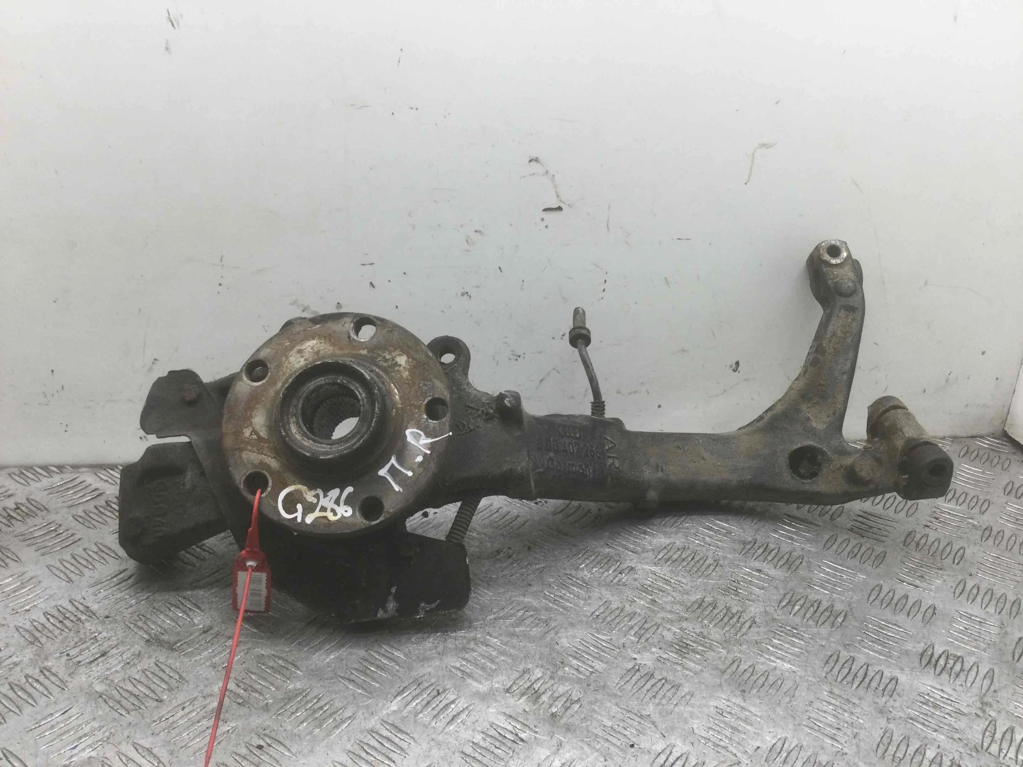 Ступица передняя правая Audi A4 B5 (1994-1999) бензин 2.8 i Механика Седан