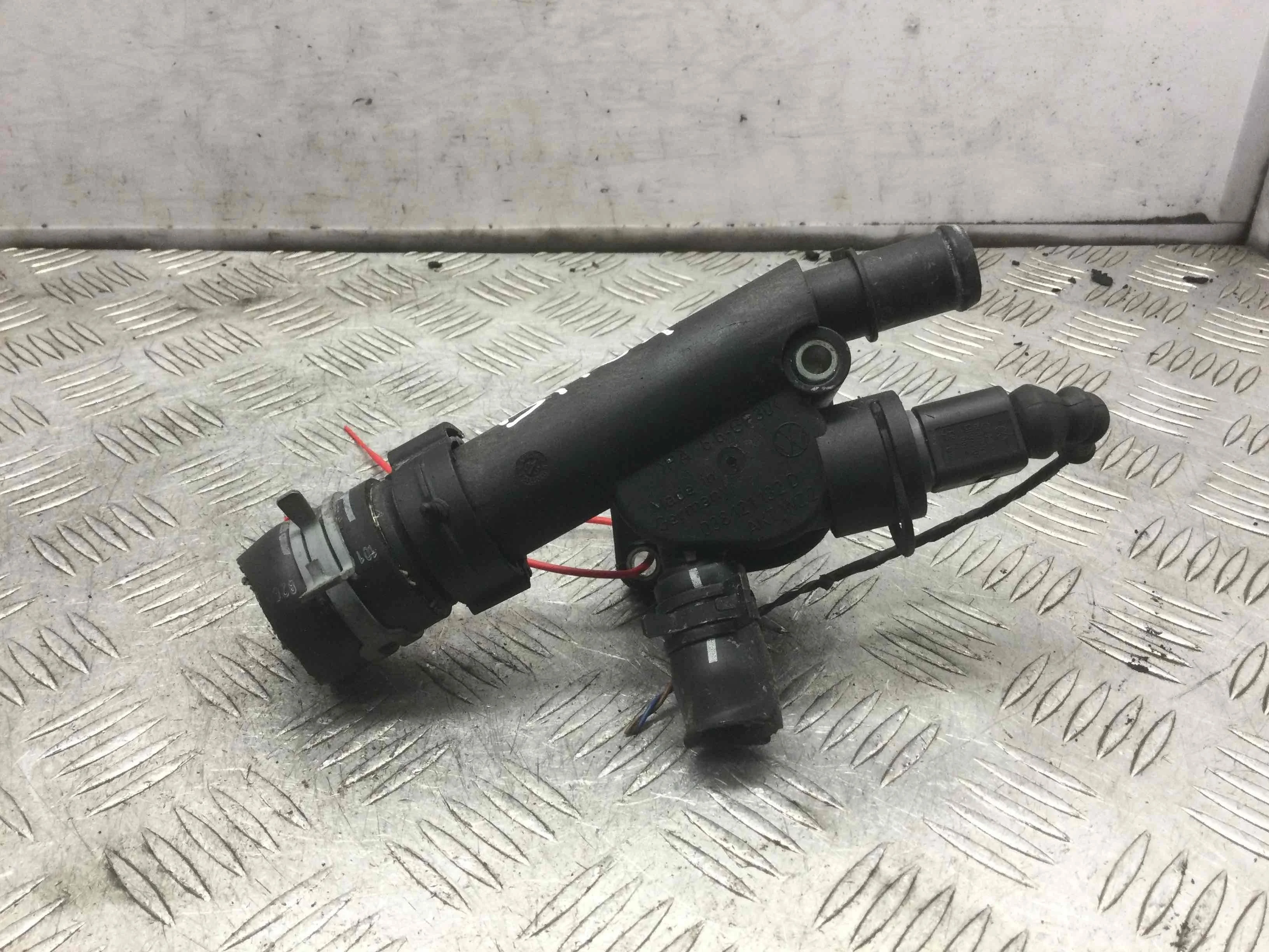 Фланец (тройник) системы охлаждения Ford Galaxy 1 поколение [рестайлинг] (2001-2006) дизель 1.9 TDI Механика Минивэн