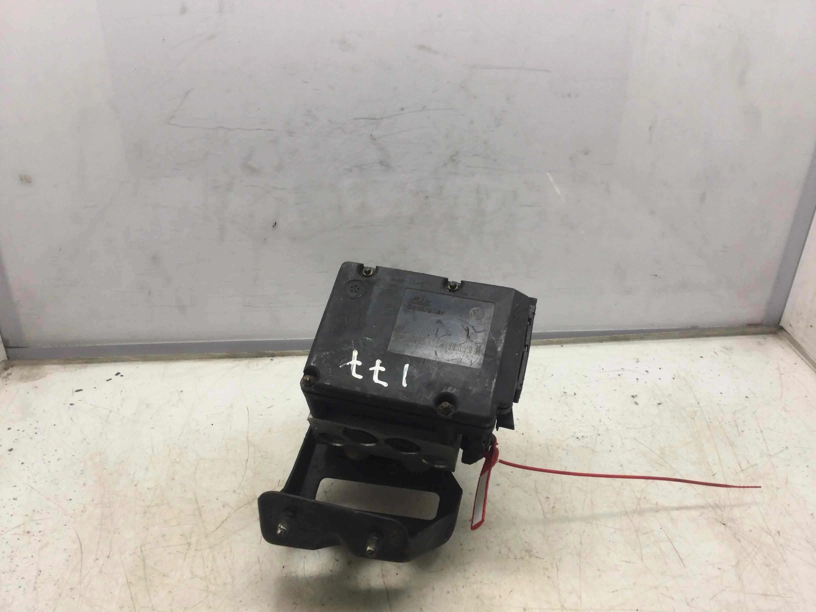 Блок ABS Volkswagen Polo 3 поколение (1994-2001) бензин 1.4  Механика Х/б