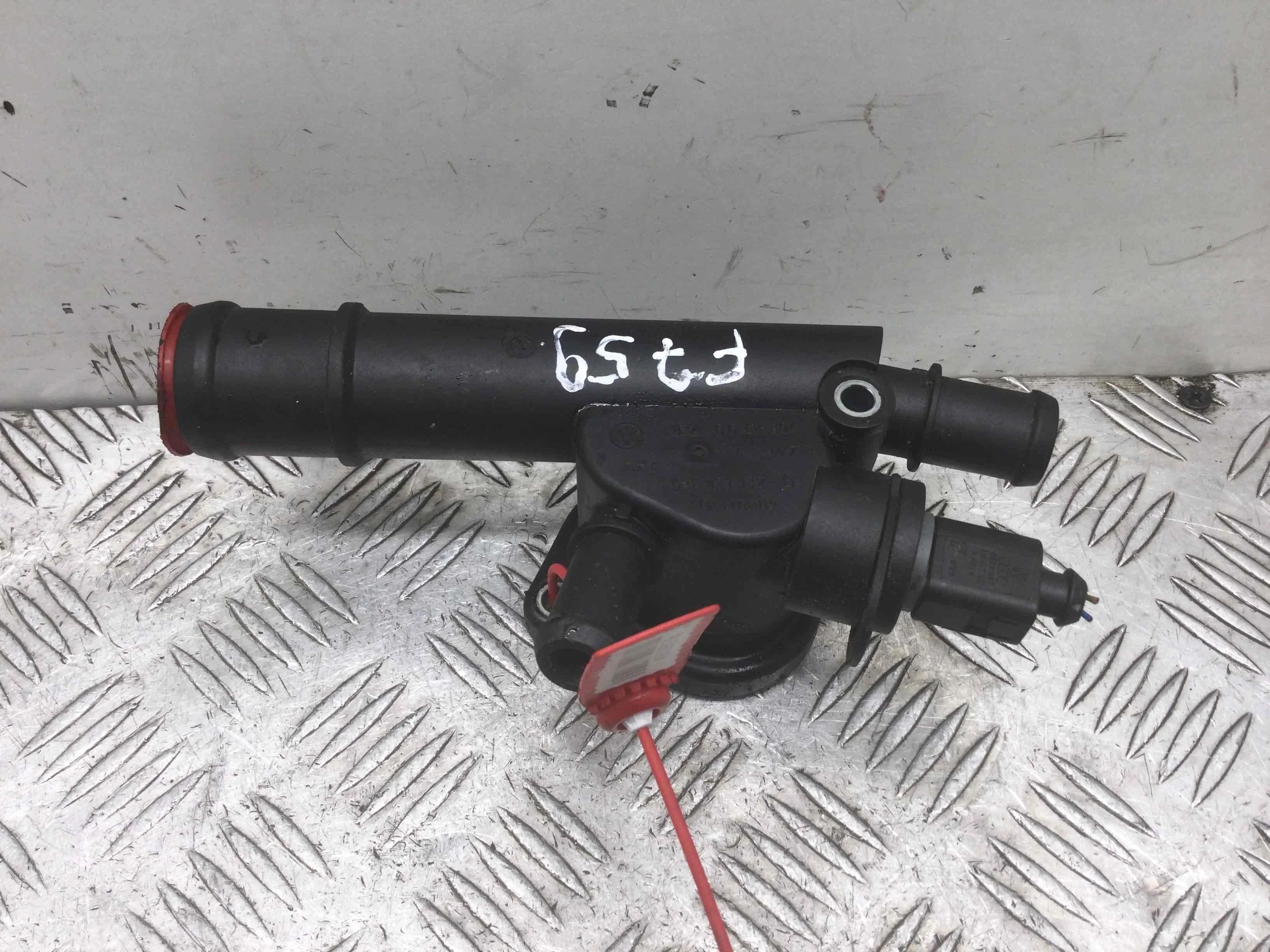 Фланец (тройник) системы охлаждения SEAT Ibiza 3 поколение [рестайлинг] (2006-2008) дизель 1.4 TDI Механика Седан