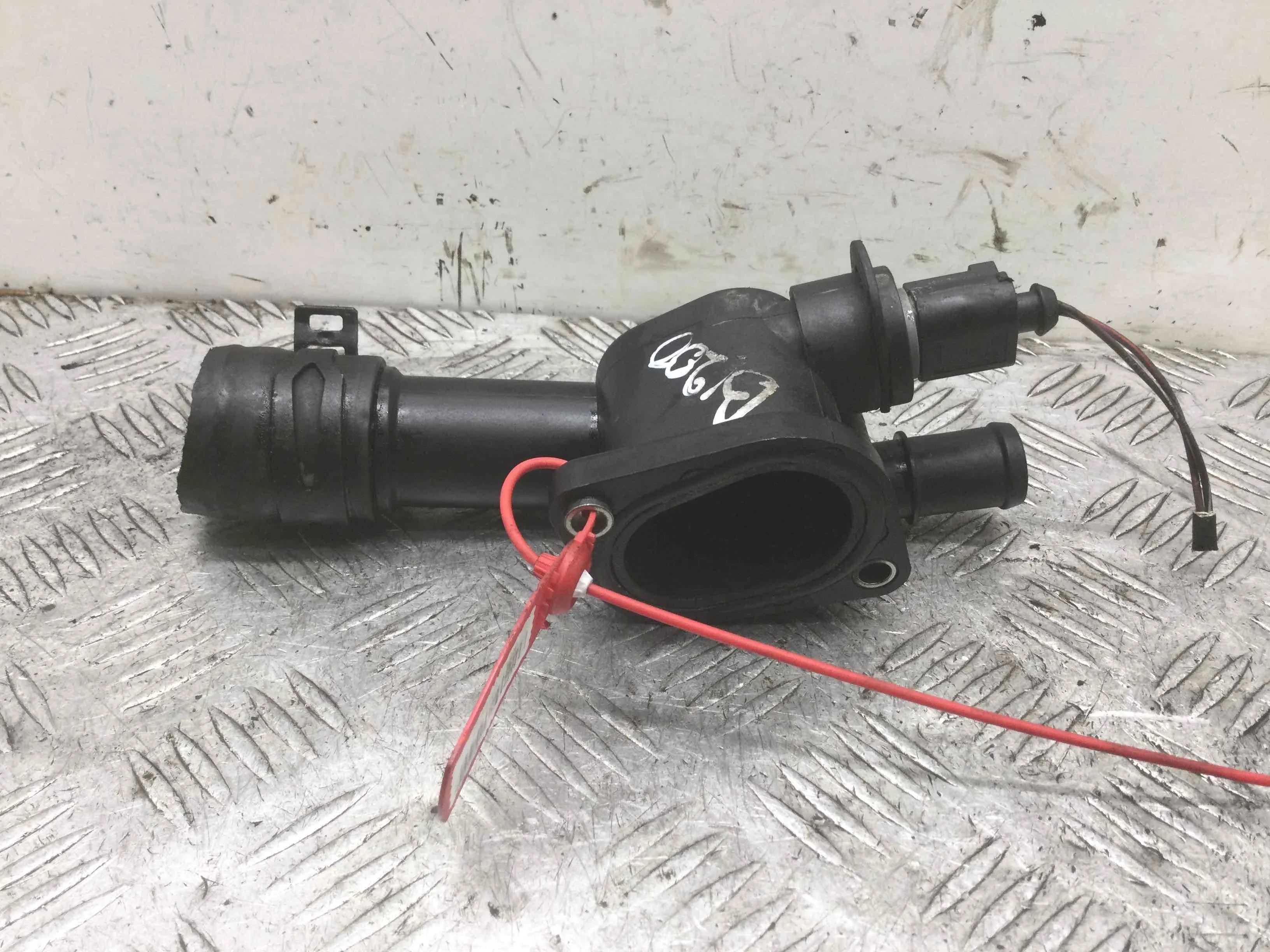 Фланец (тройник) системы охлаждения Dodge Caliber Caliber 2006 - 2011 дизель 2.0 TDI Механика Седан