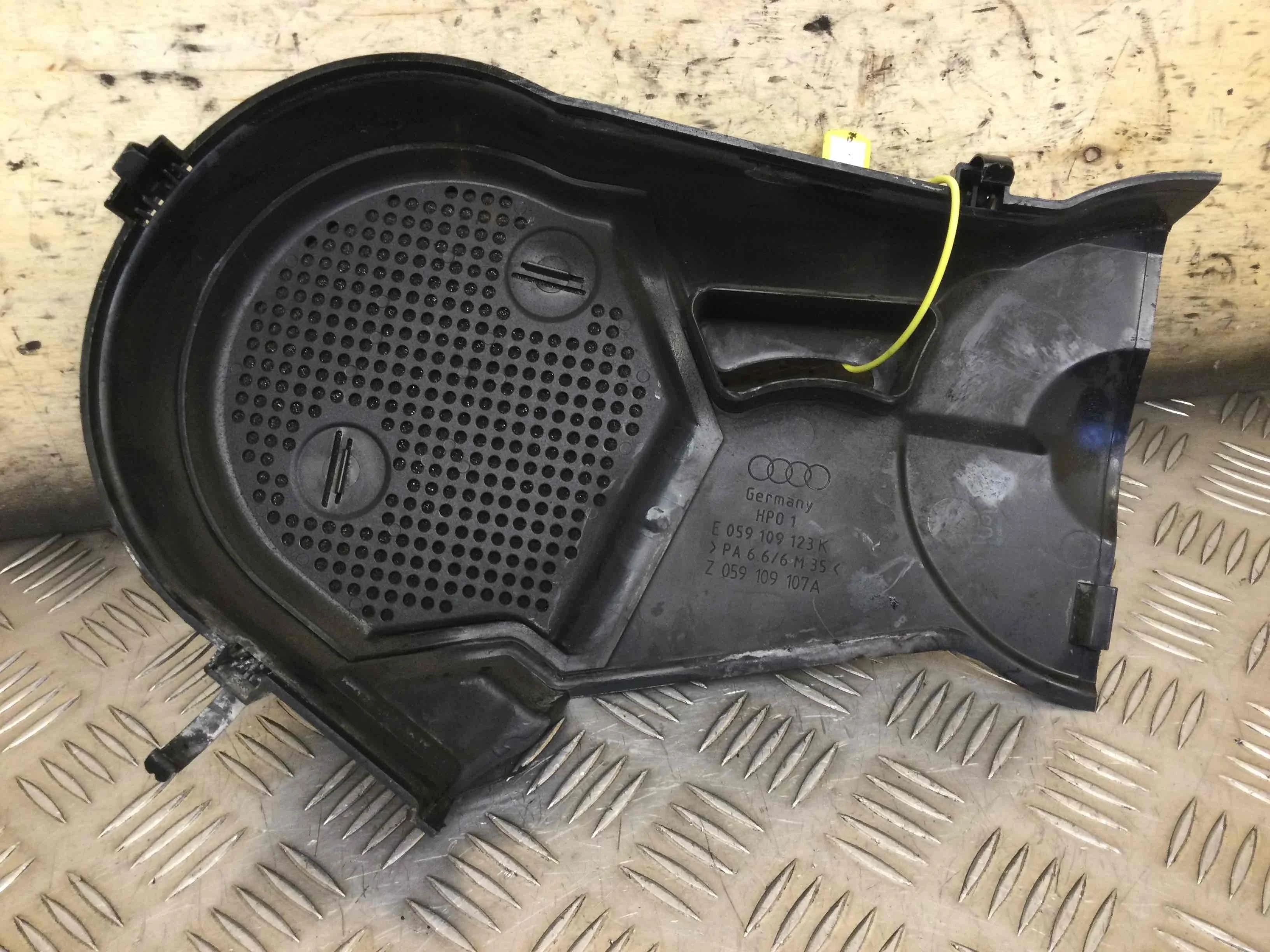 Защита (кожух) ремня ГРМ Audi A6 C5/4B (1997-2004) дизель 2.5 TDI Вариатор Универсал