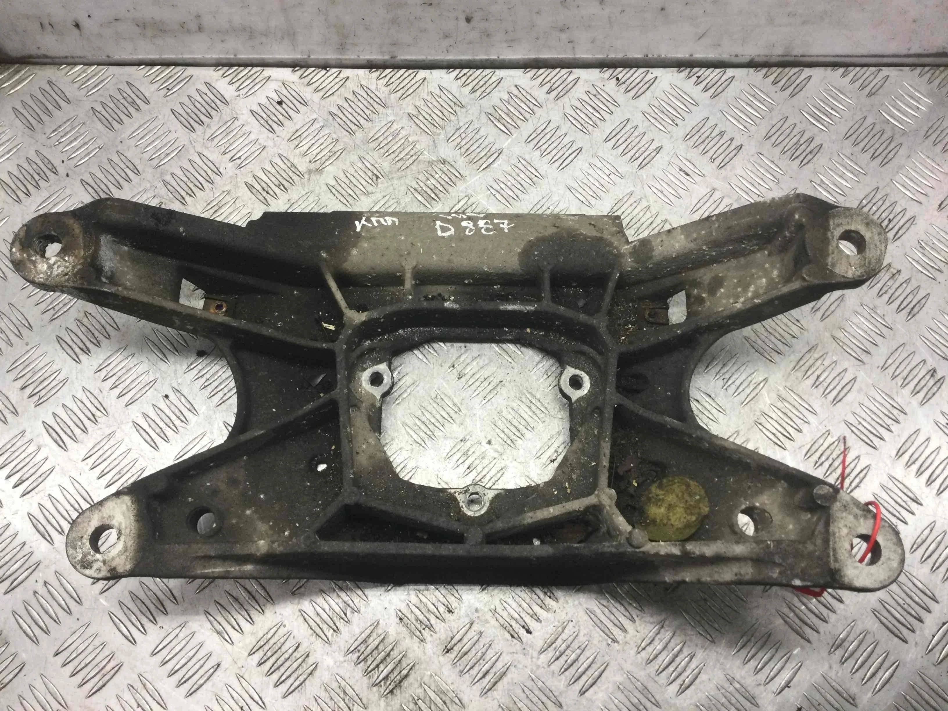 Кронштейн КПП Audi A6 C6/4F (2004-2008) дизель 2.7 TDI Вариатор Седан