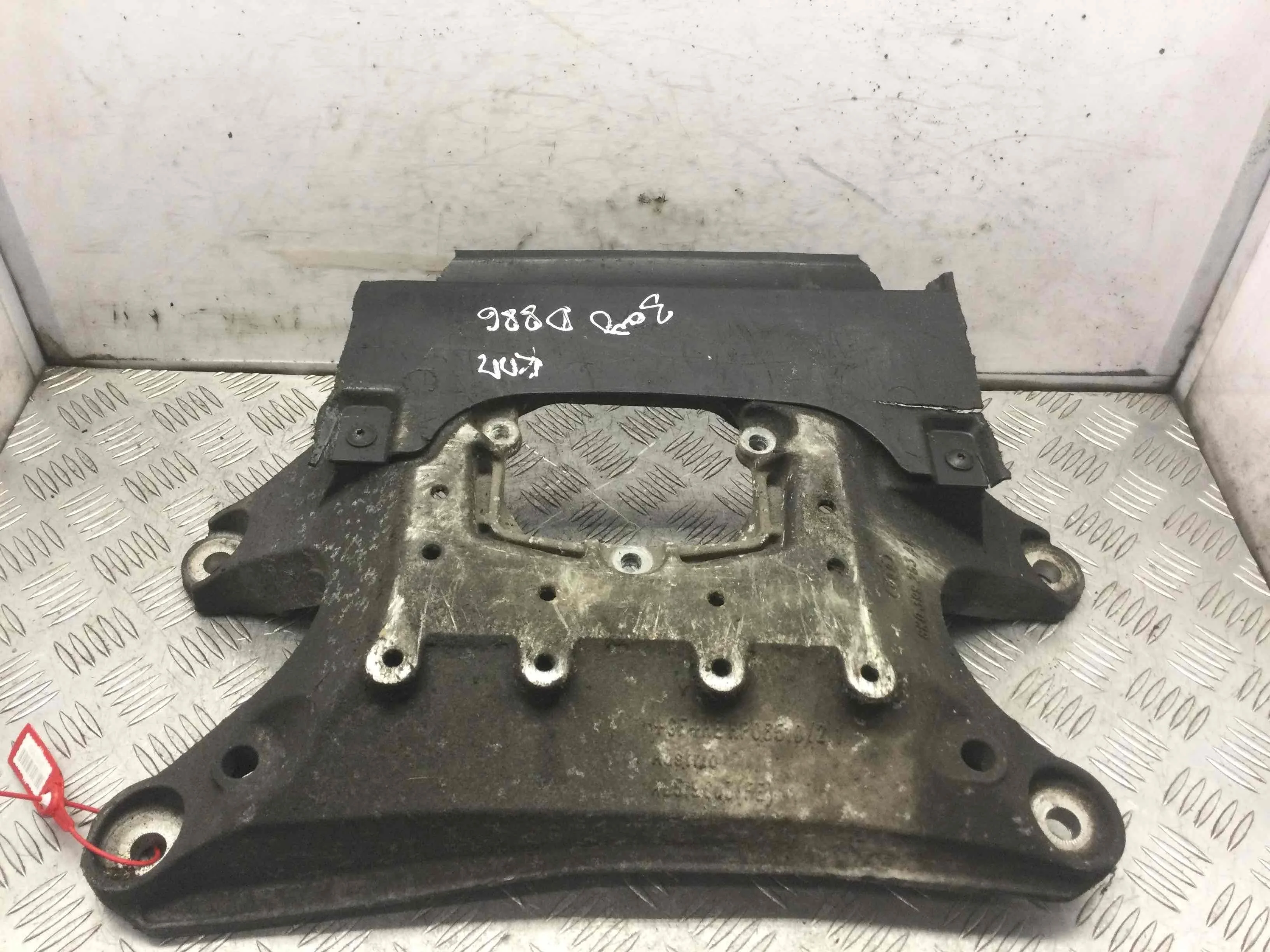 Кронштейн КПП Audi Q5 8R (2008-2012) дизель 3.0 TDI Механика