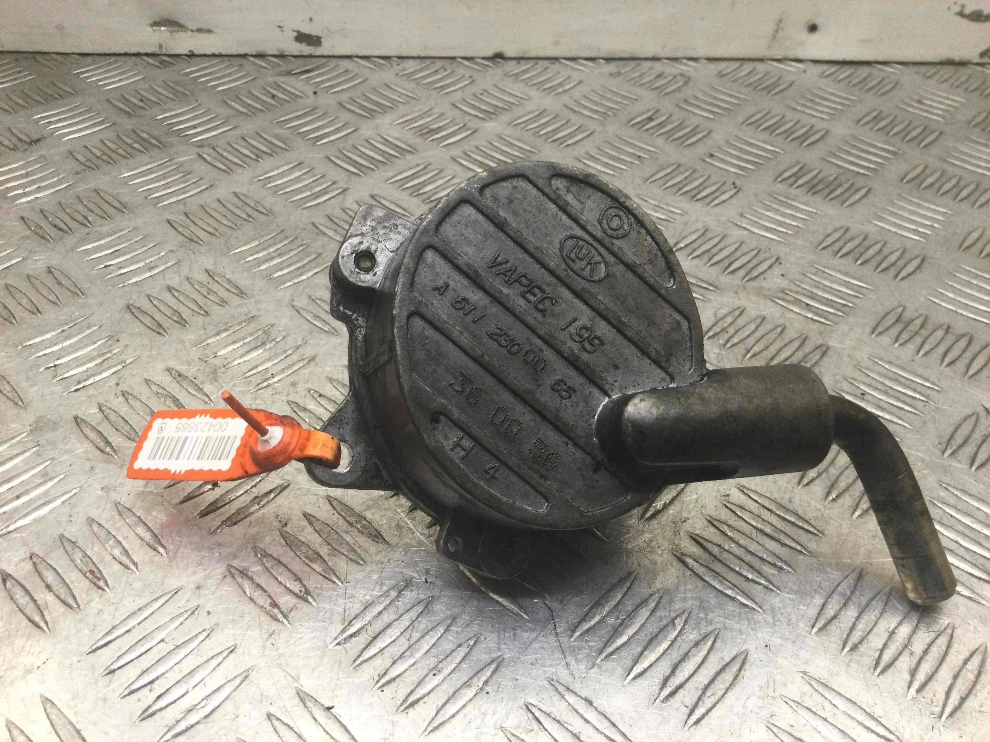 Насос вакуумный Mercedes ML W163 (1997-2001) дизель 2.7  Автомат