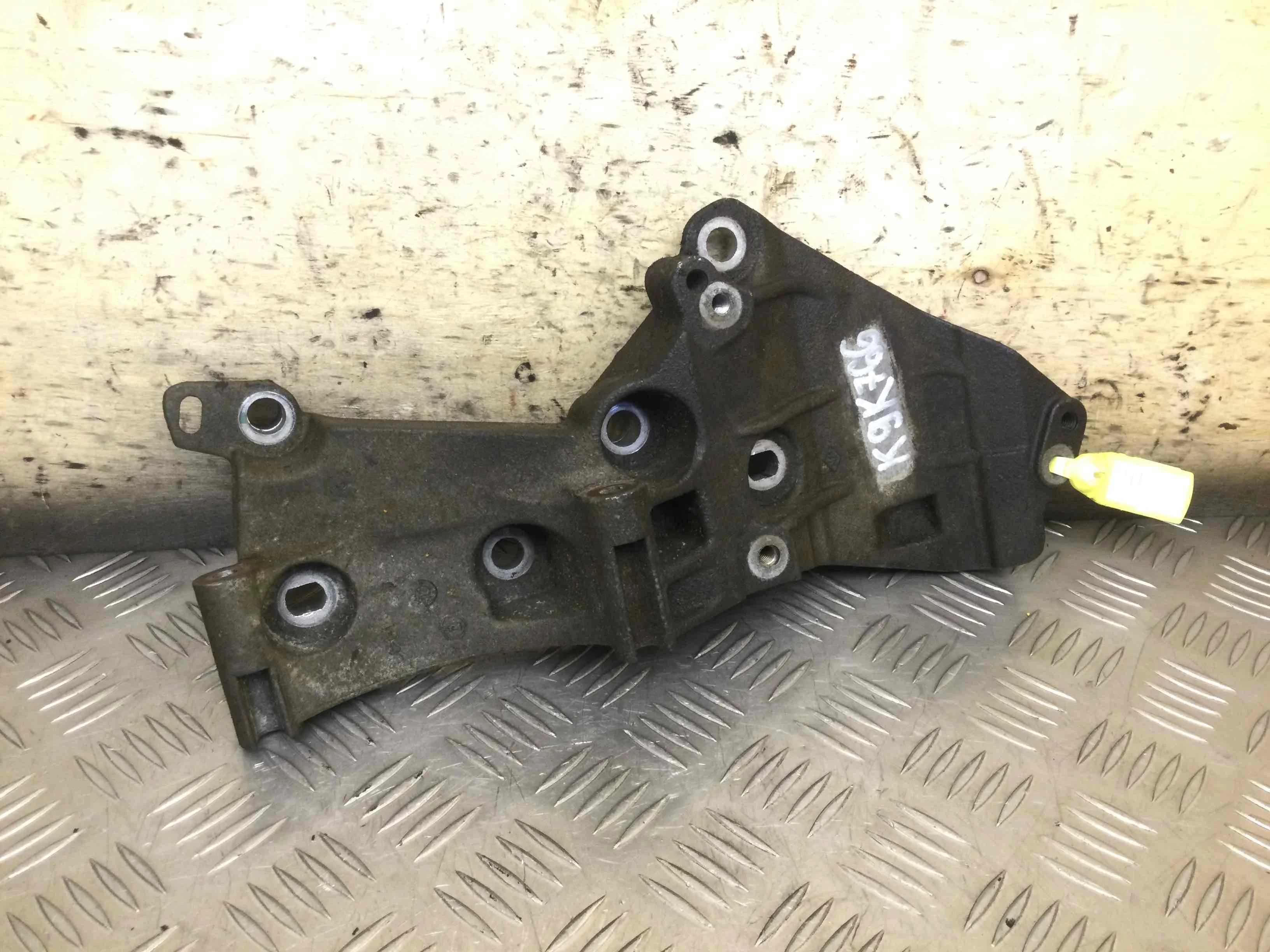 Кронштейн генератора Renault Modus 1 поколение (2004-2007) дизель 1.5 dCi Механика Минивэн