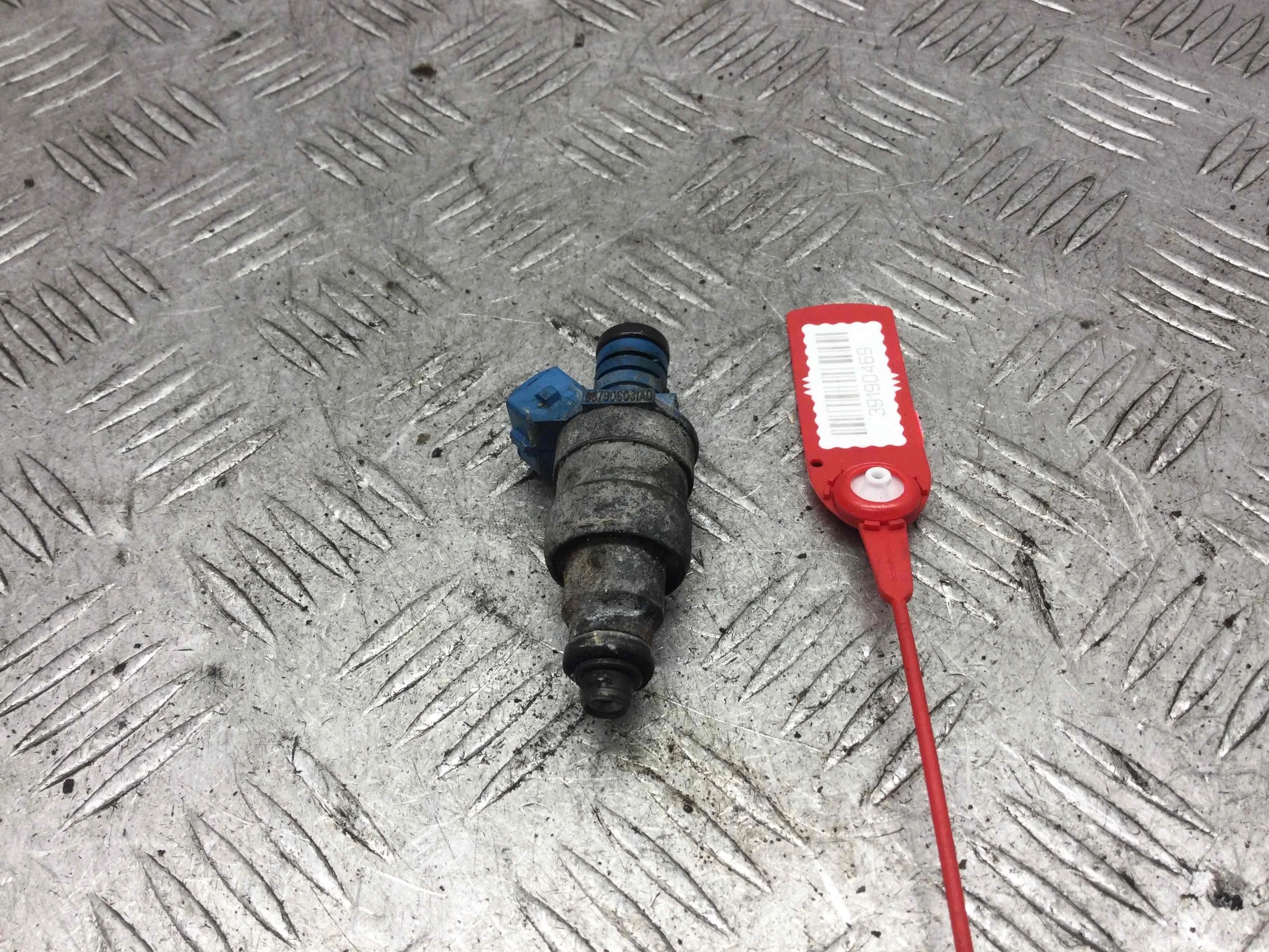 Форсунка Volkswagen Polo 3 поколение (1994-2001) бензин 1.6  Механика Х/б