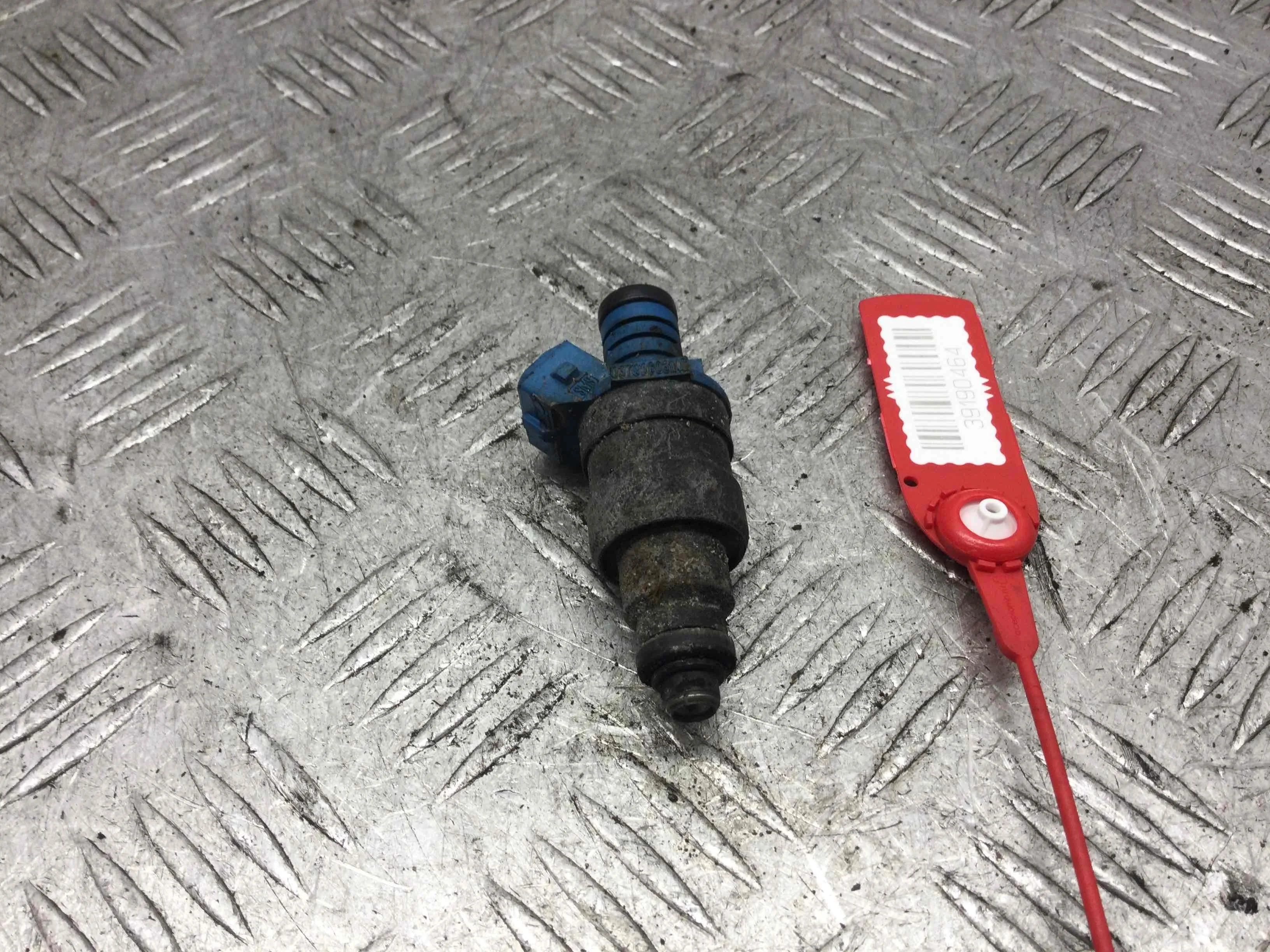 Форсунка Volkswagen Polo 3 поколение (1994-2001) бензин 1.6  Механика Х/б