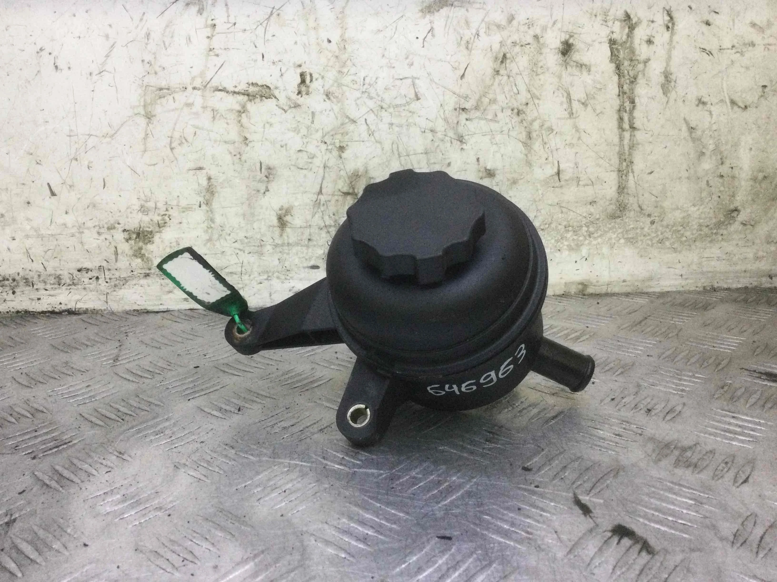 Бачок гидроусилителя Mercedes C-klasse W203/S203/CL203 [рестайлинг] (2004-2007) дизель 2.2  Автомат Седан