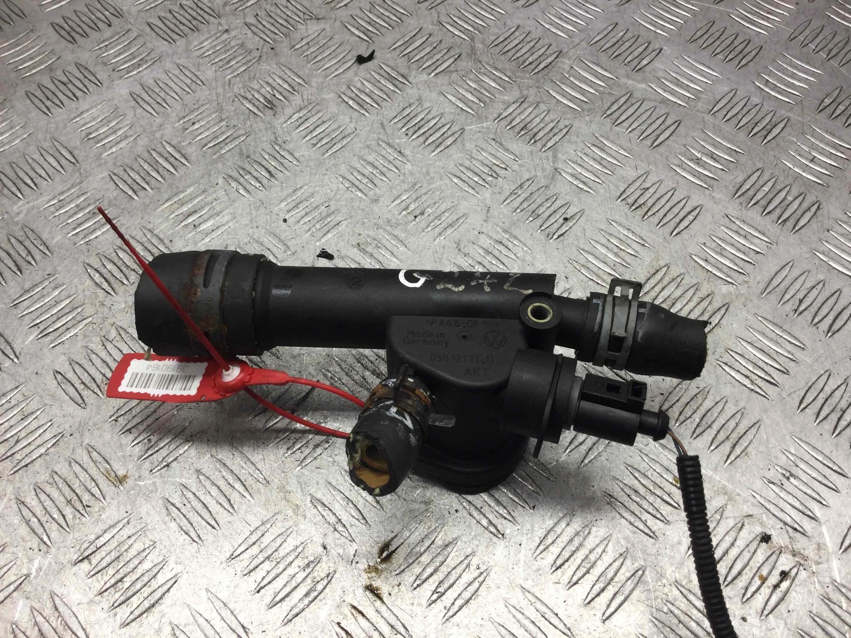 Фланец (тройник) системы охлаждения SEAT Ibiza 2 поколение (1993-1999) дизель 1.9 TDI Механика Х/б