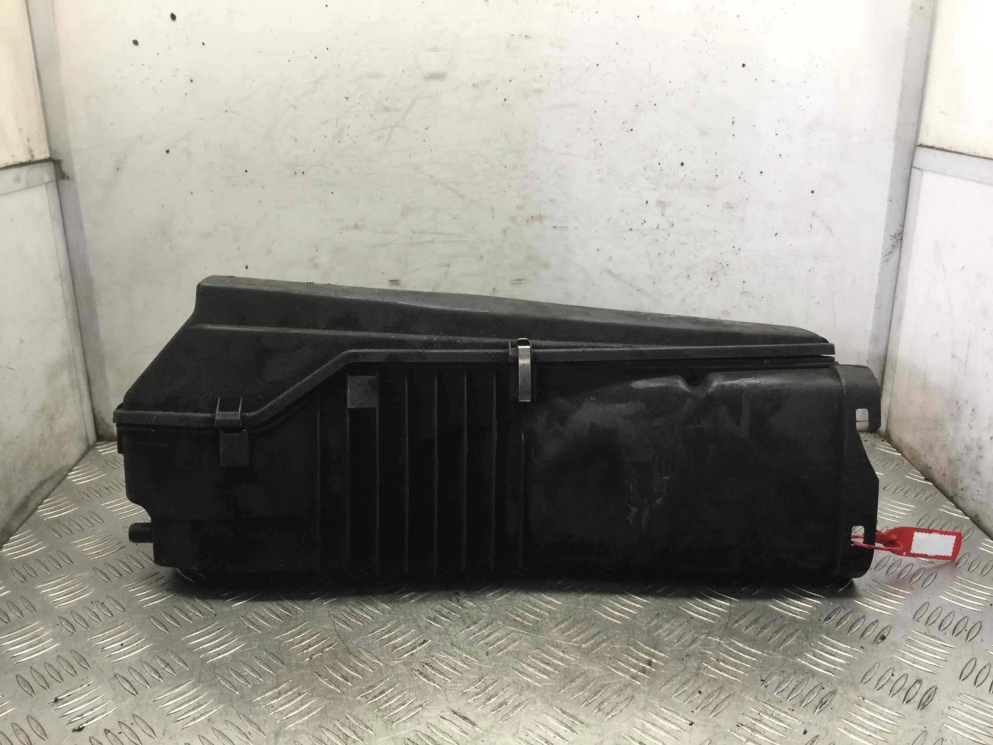 Корпус воздушного фильтра Mercedes C-klasse W203/S203/CL203 [рестайлинг] (2004-2007) дизель 2.2 CDI Автомат Седан