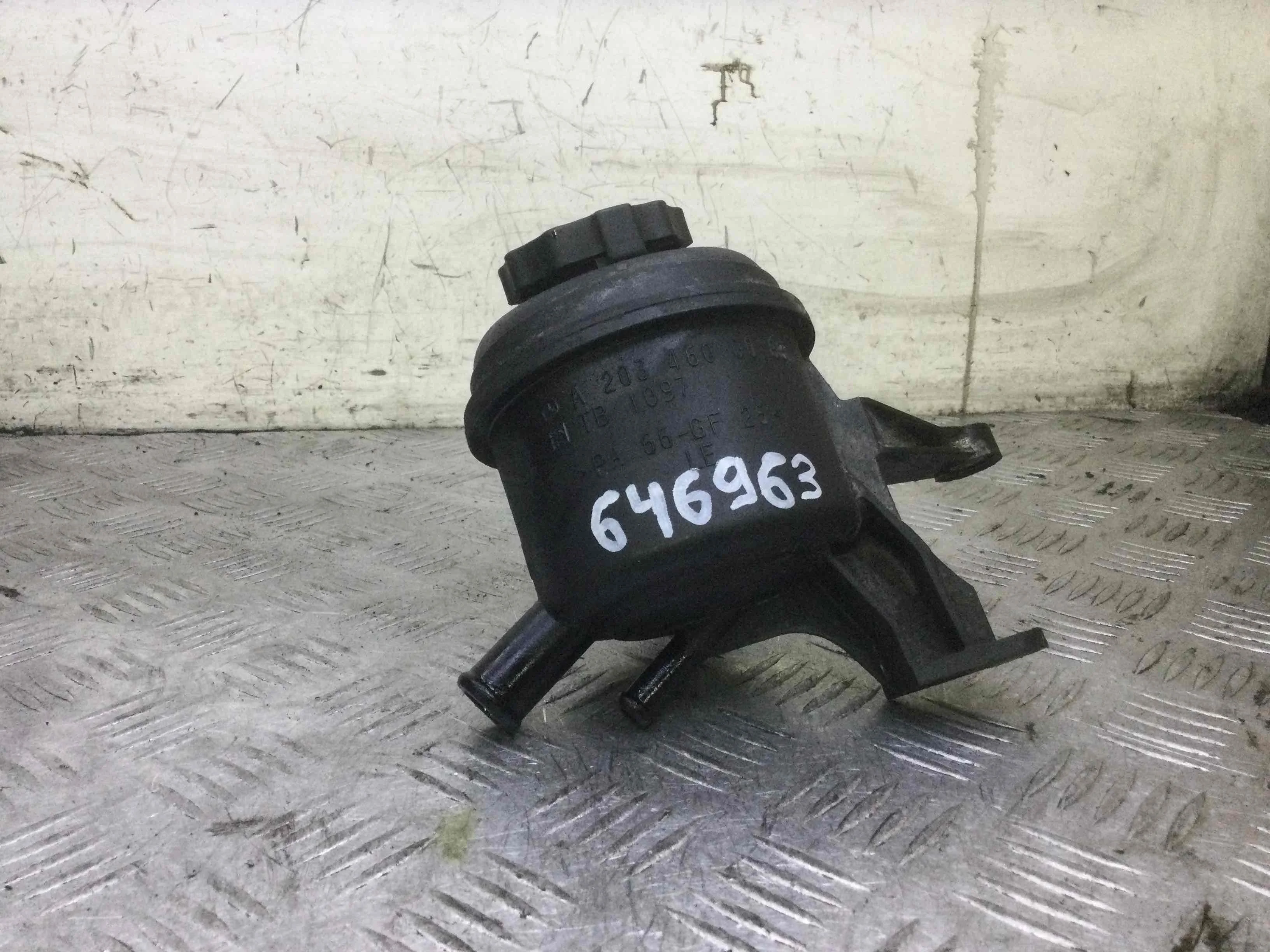 Бачок гидроусилителя Mercedes C-klasse W203/S203/CL203 [рестайлинг] (2004-2007) дизель 2.2 CDI Автомат Седан