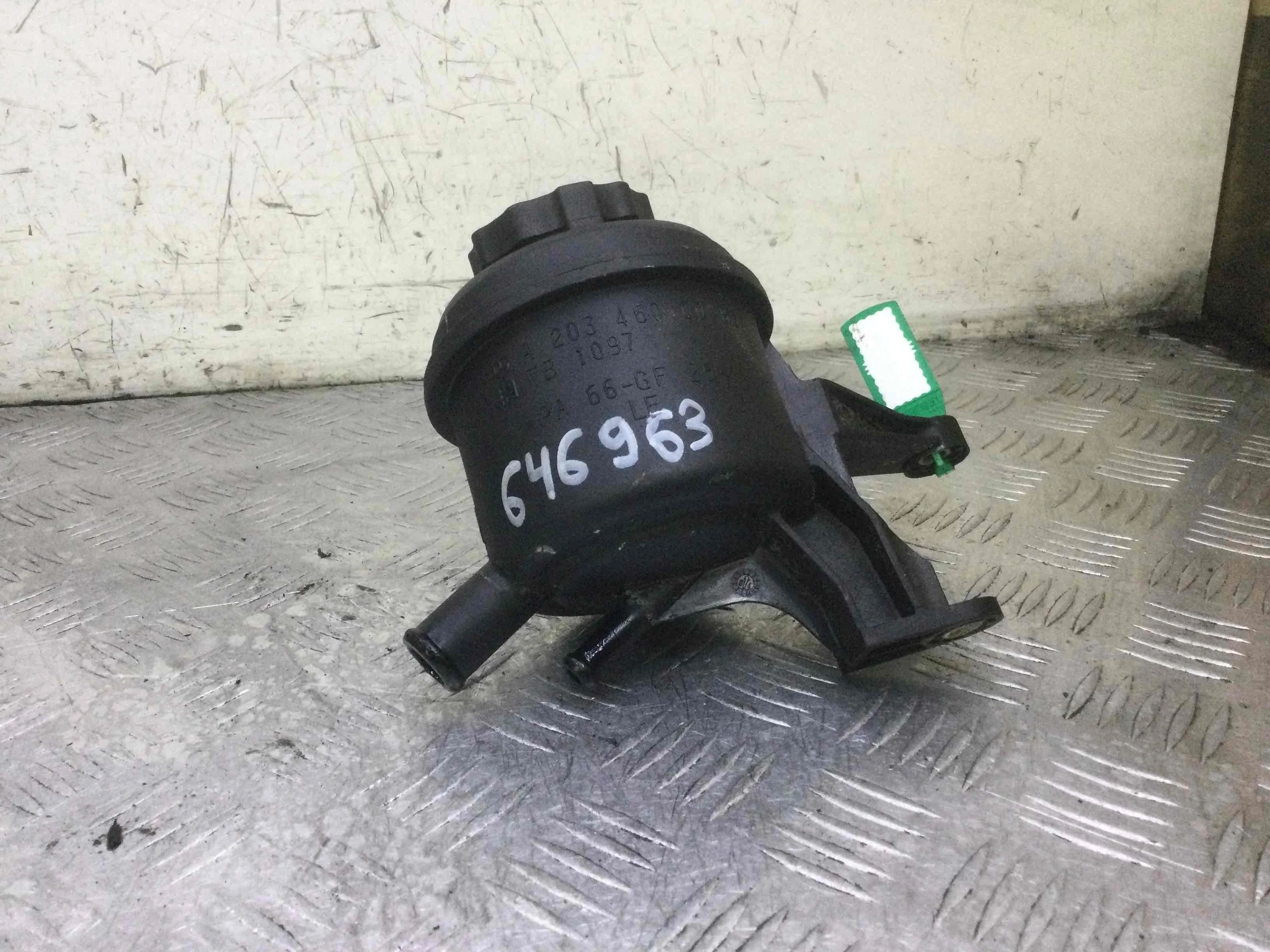 Бачок гидроусилителя Mercedes C-klasse W203/S203/CL203 [рестайлинг] (2004-2007) дизель 2.2 CDI Автомат Седан