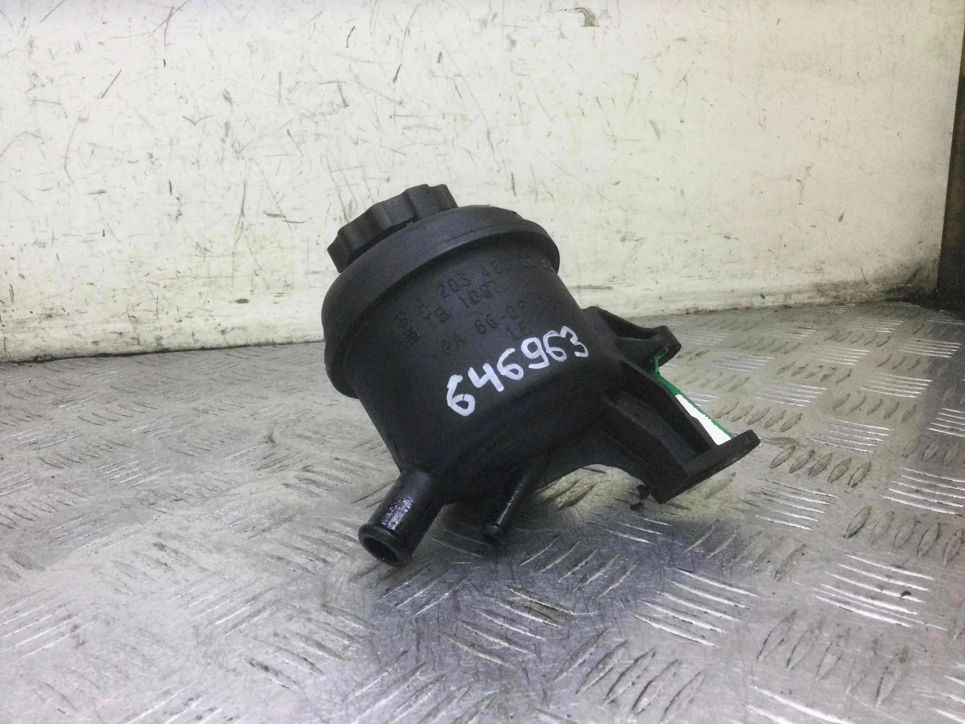 Бачок гидроусилителя Mercedes C-klasse W203/S203/CL203 [рестайлинг] (2004-2007) дизель 2.2 CDI Автомат Седан