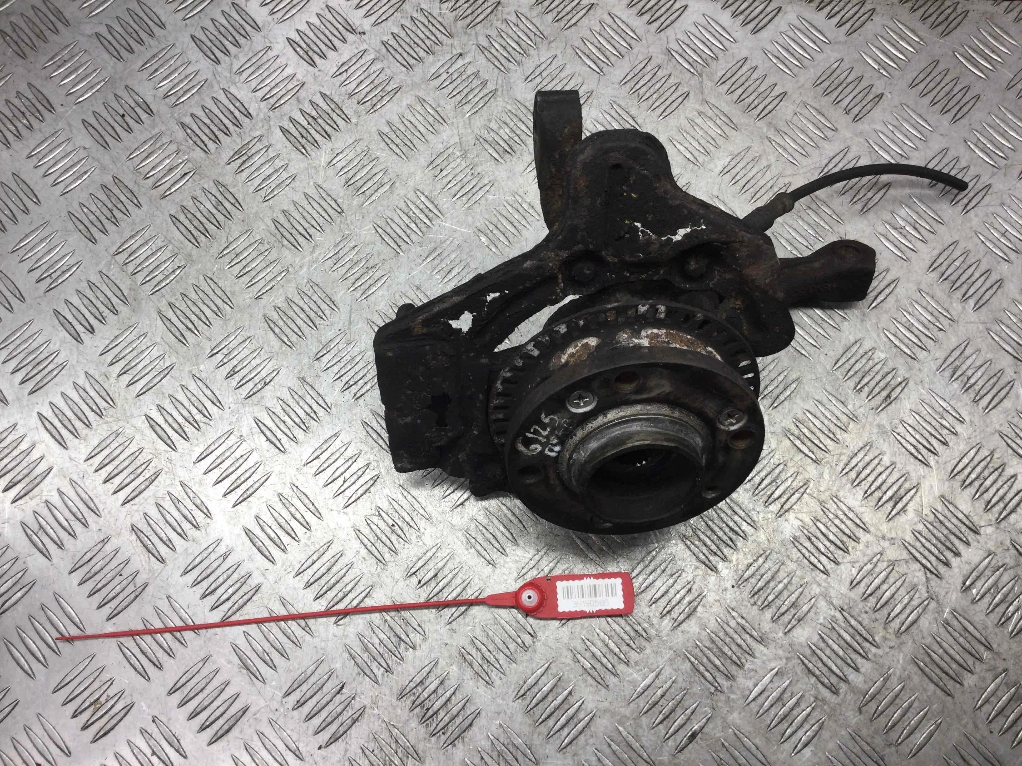 Ступица передняя правая Ford Fiesta 5 поколение (2001-2007)     Х/б