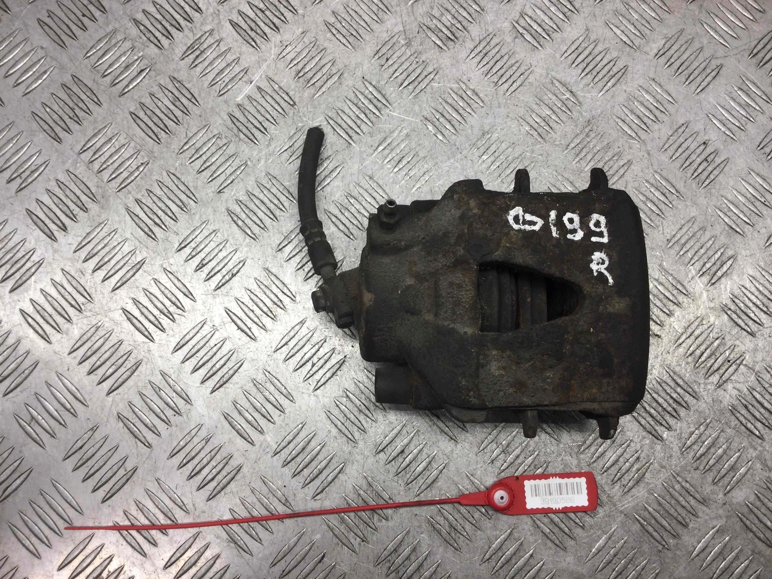 Суппорт передний левый Volkswagen Golf 5 поколение (2004-2009) бензин 2.0 TFSI Механика Х/б