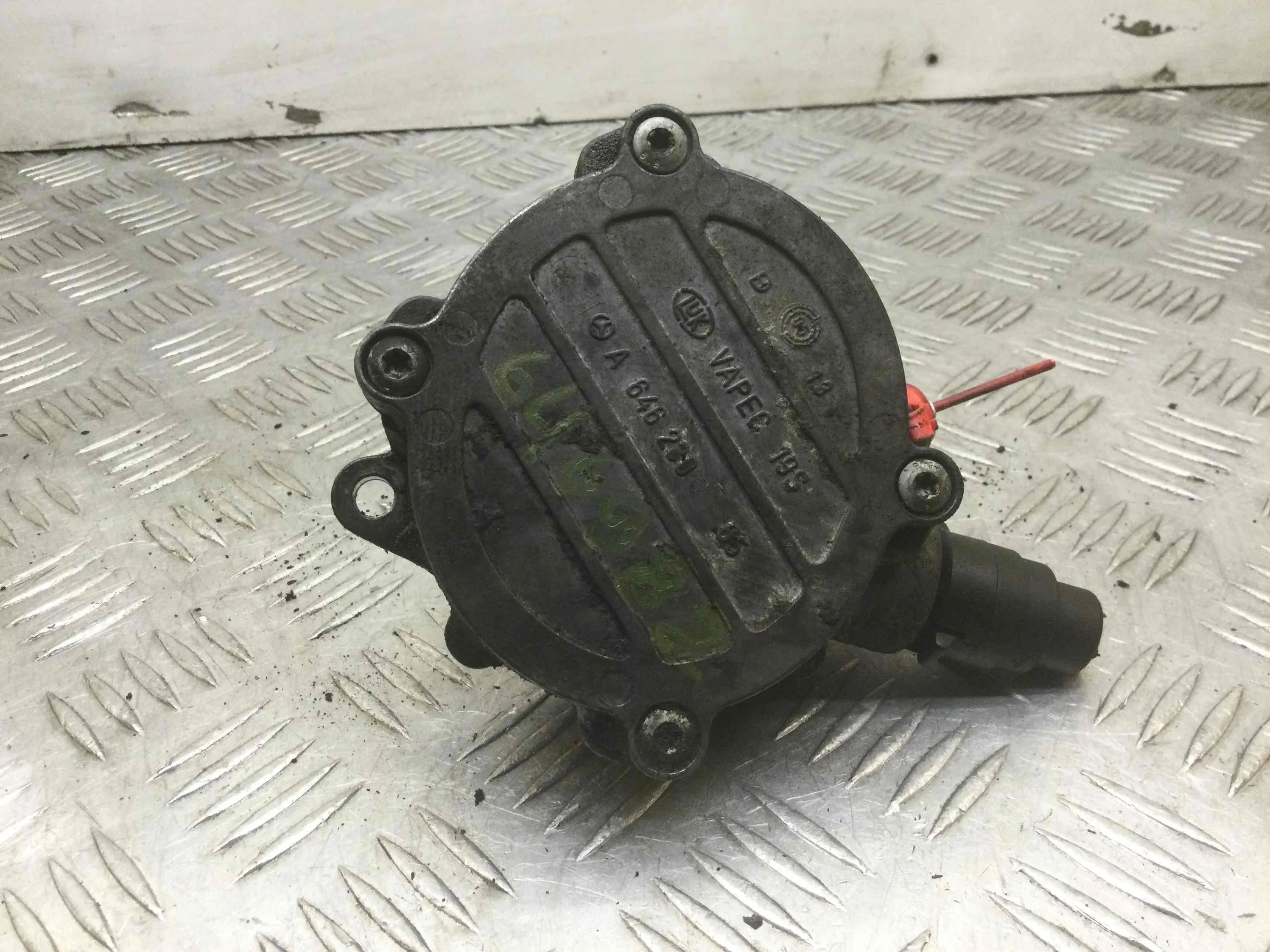 Насос вакуумный Mercedes Vito W639 (2003-2010) дизель 2.2 CDI Механика Микроавтобус