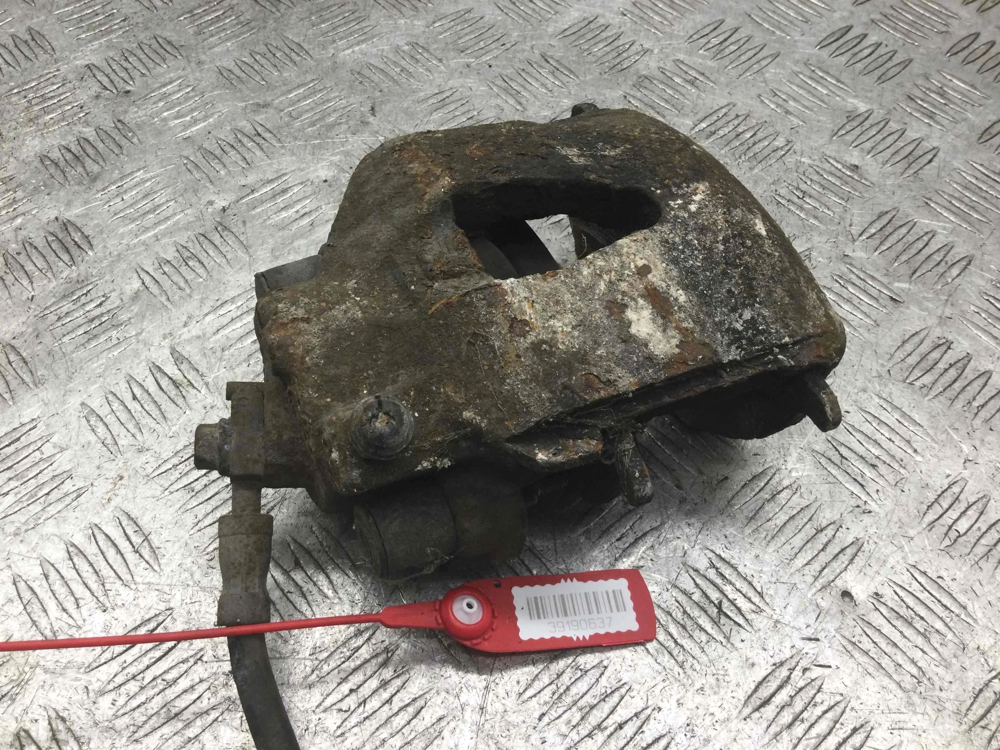 Суппорт передний правый Audi A3 8L (1996-2000) бензин 1.6  Механика Х/б