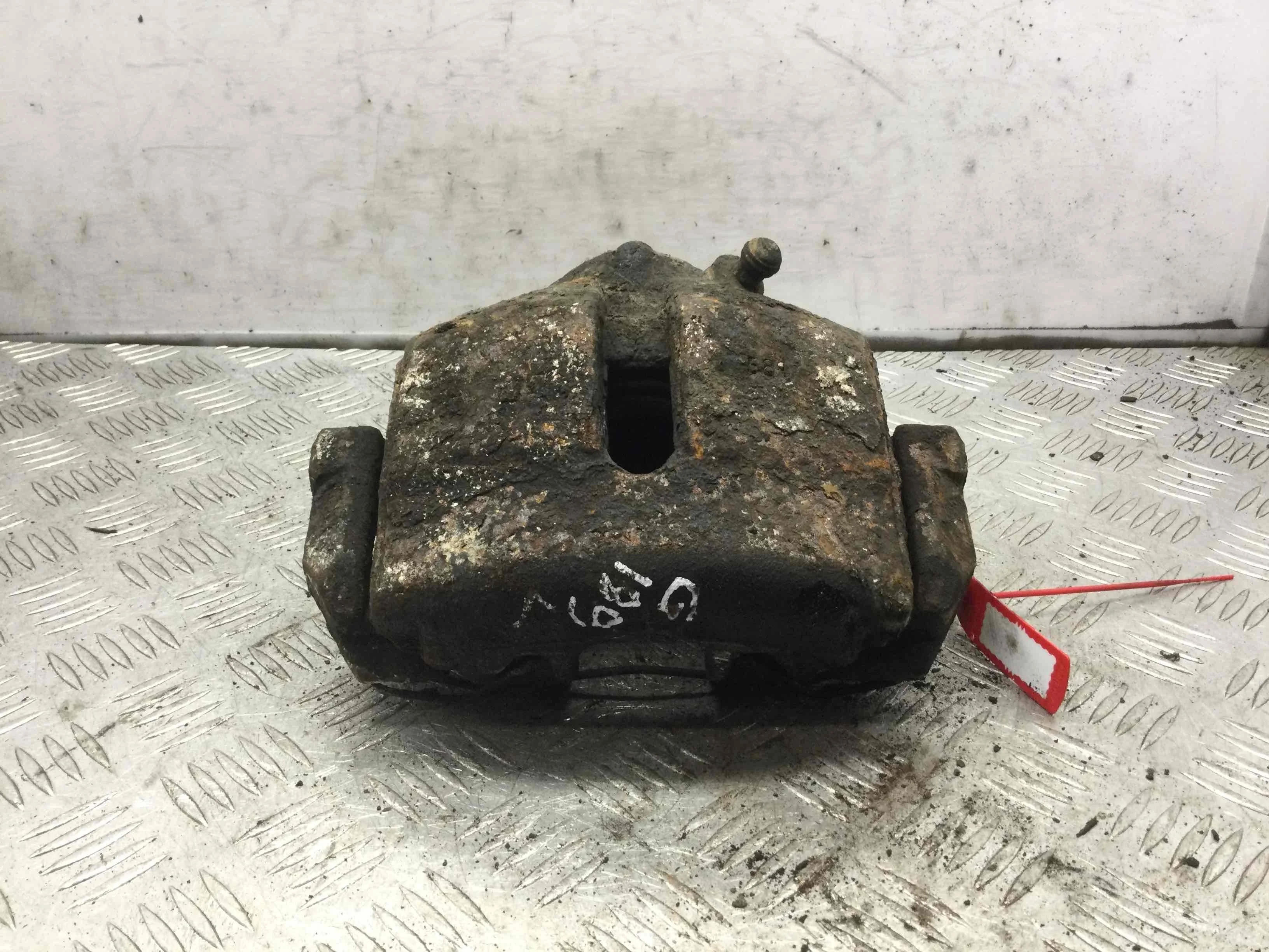 Суппорт передний левый Volkswagen Touran 1 поколение (2003-2006) бензин 2.0 i Механика Минивэн