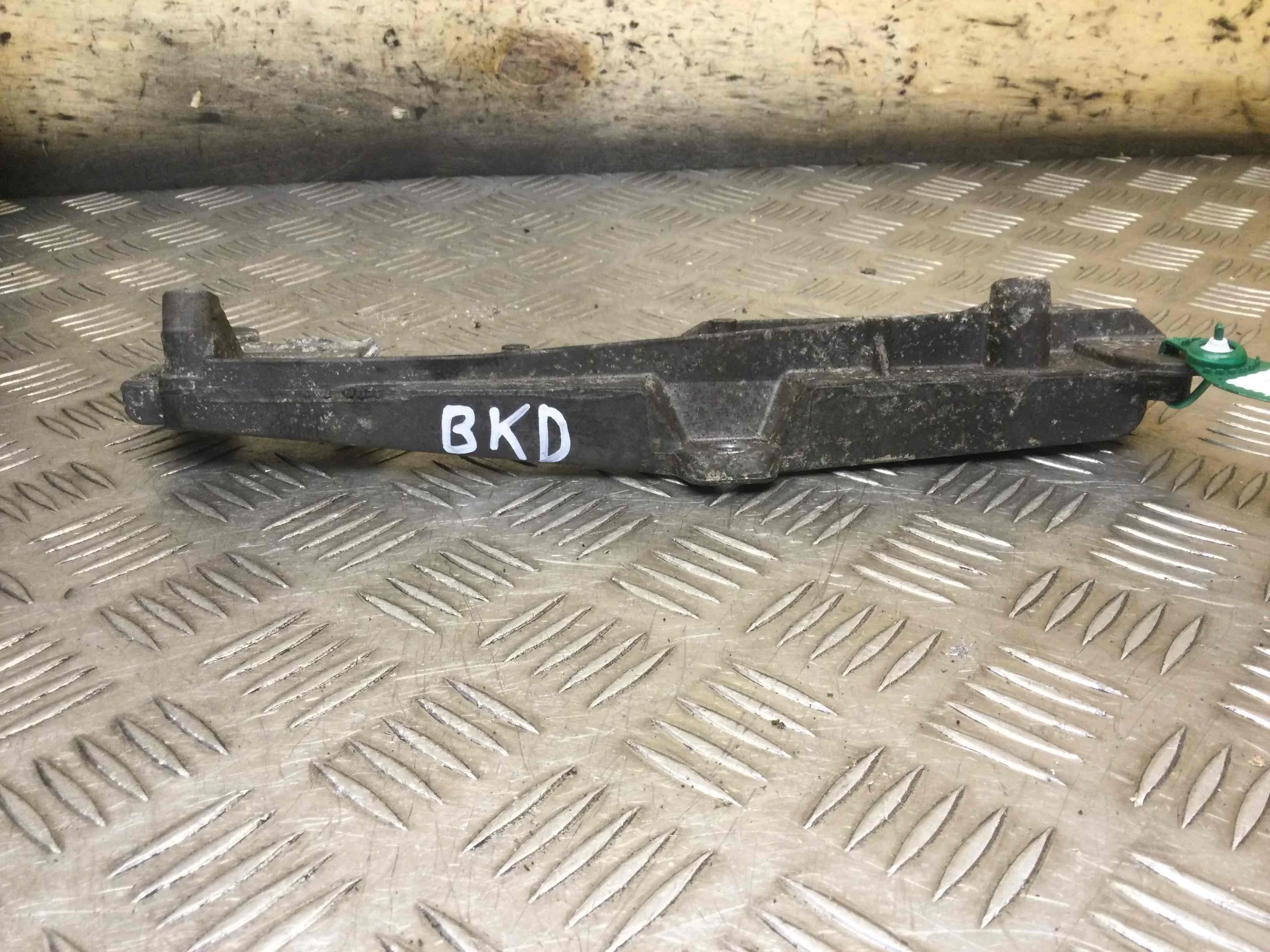 Кронштейн двигателя Audi A3 8P (2003-2005) дизель 2.0 TDI Механика Х/б