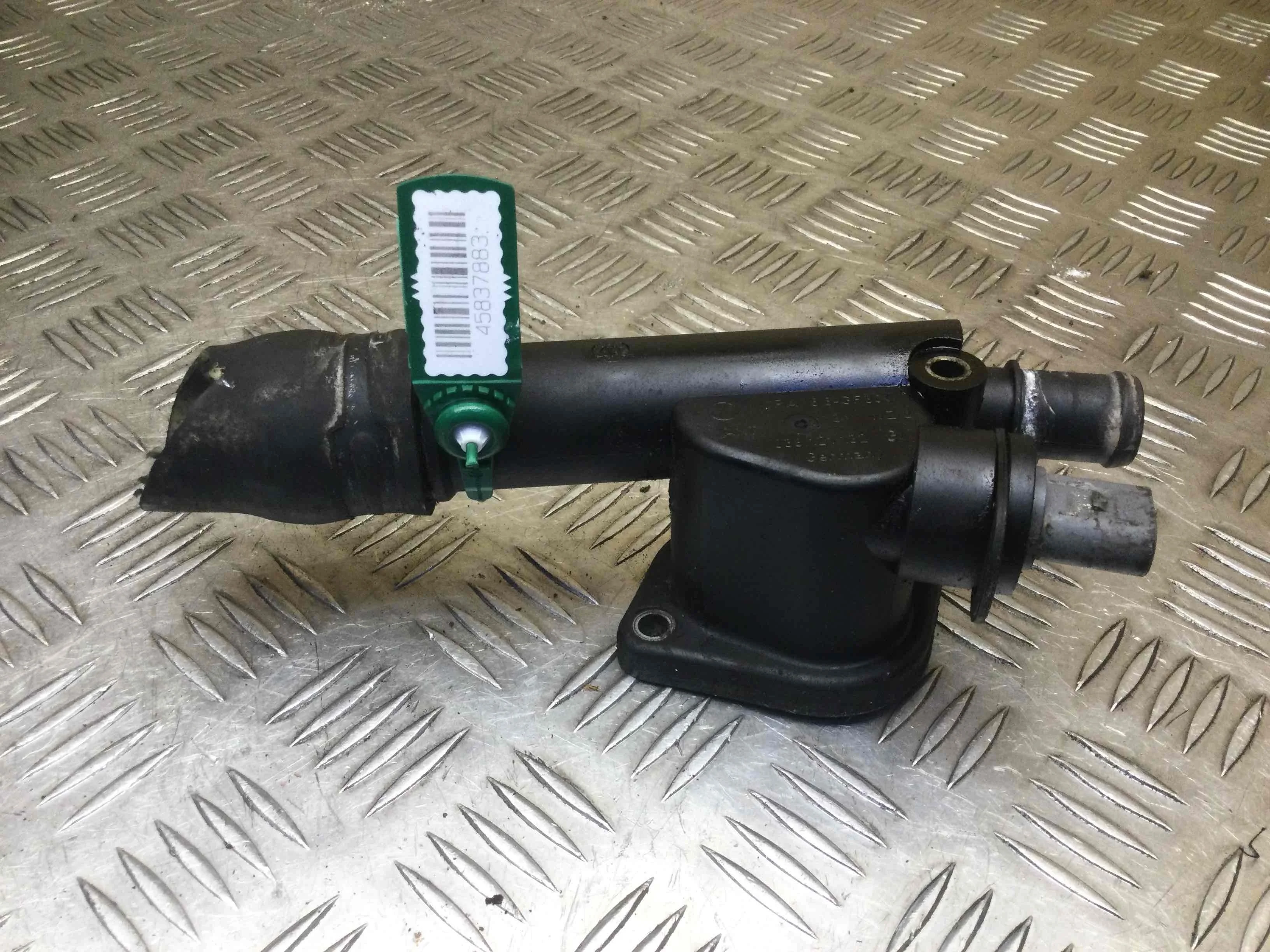 Фланец (тройник) системы охлаждения Audi A3 8P (2003-2005) дизель 2.0 TDI Механика Х/б