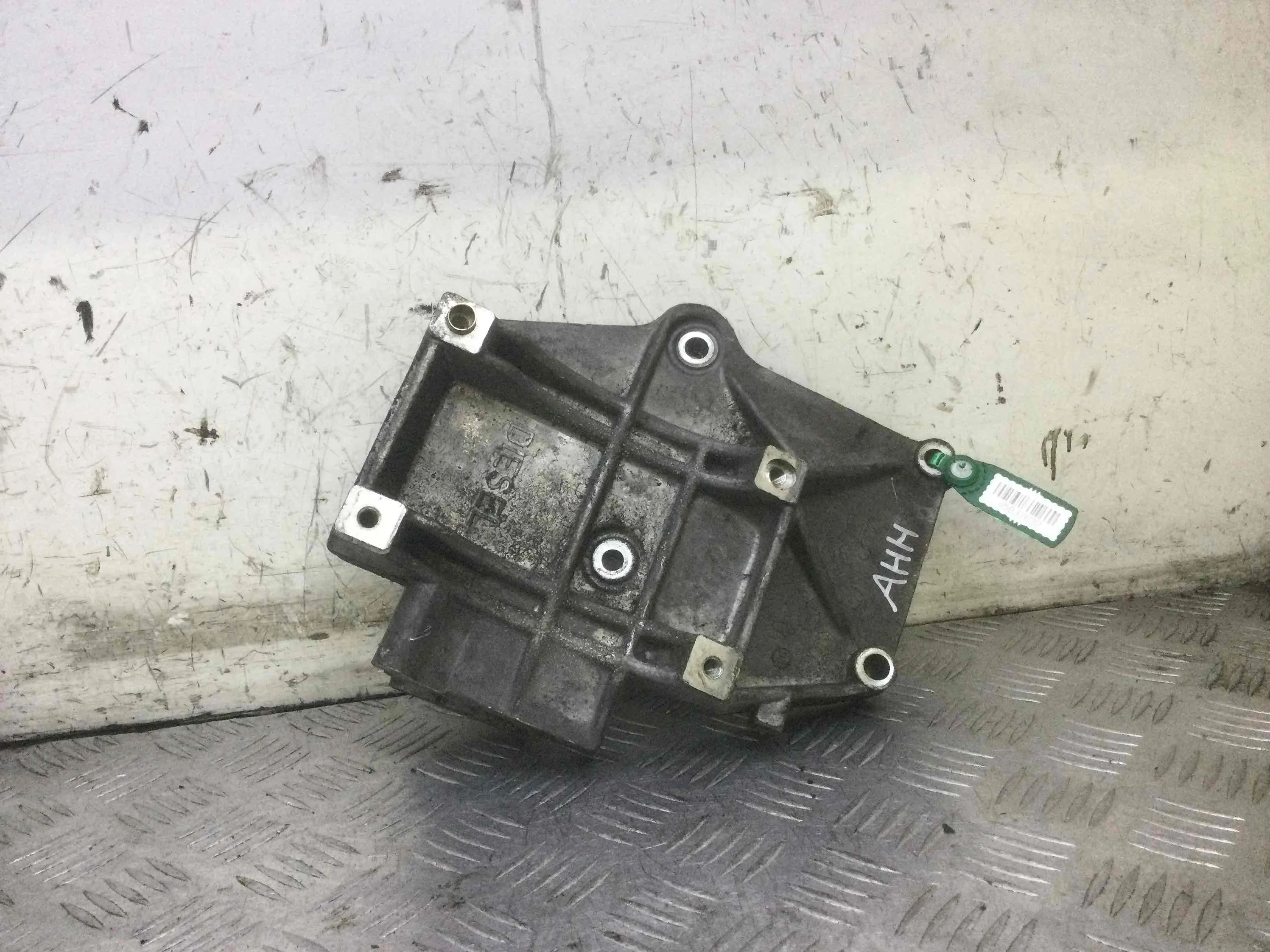 Кронштейн компрессора кондиционера Volkswagen Passat B5 (1996-2000) дизель 1.9 TDI Механика Универсал