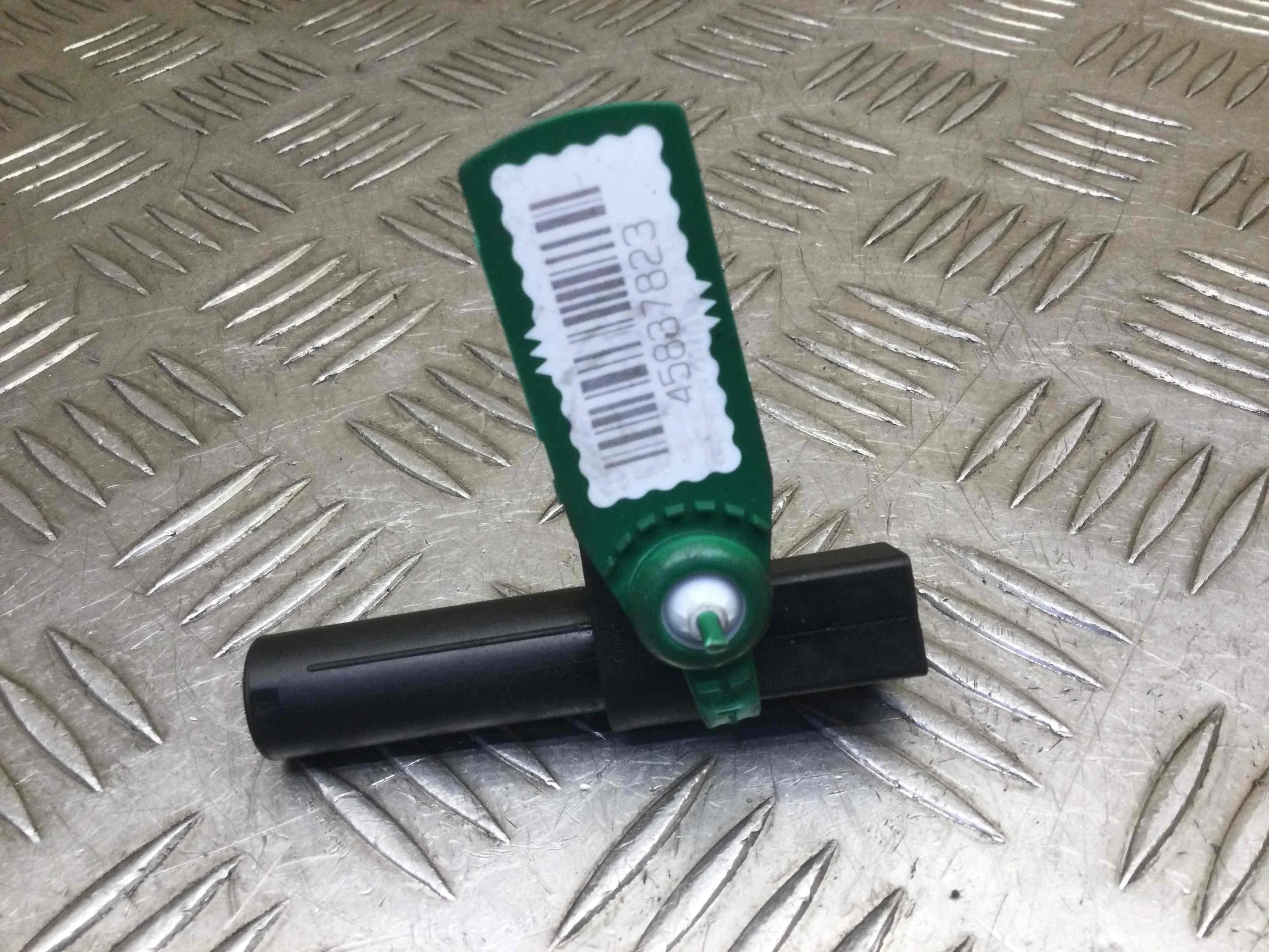 Датчик коленвала Mercedes C-klasse W203/S203/CL203 [рестайлинг] (2004-2007) дизель 2.2 CDI Автомат Седан