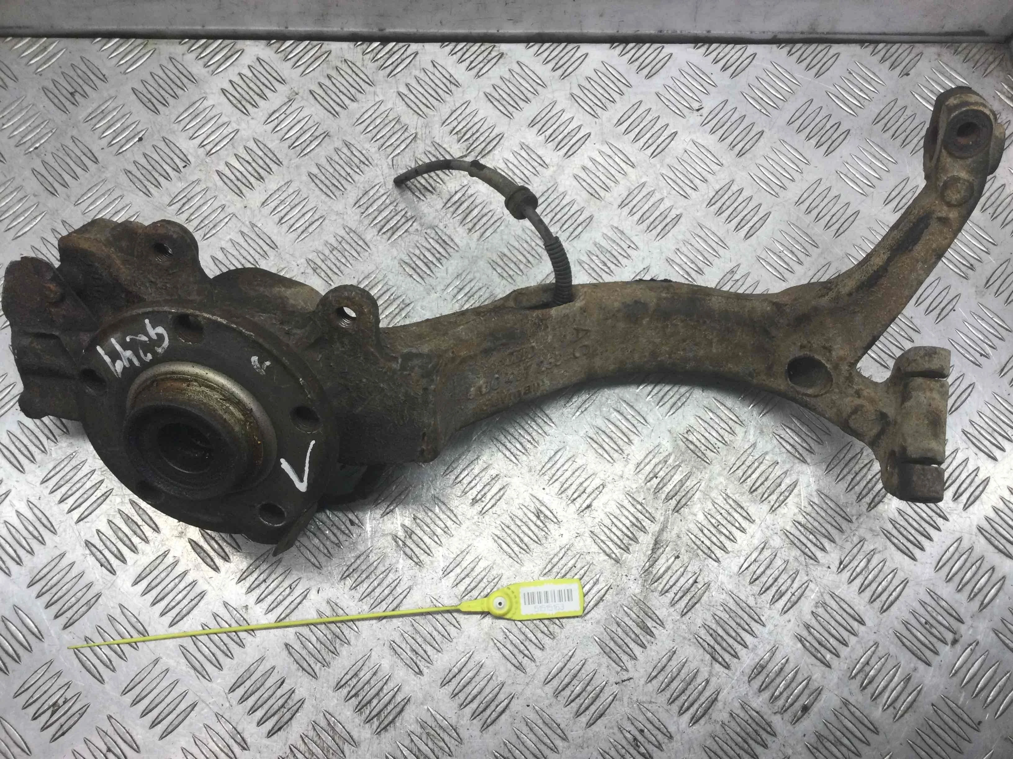 Ступица передняя правая Audi A4 B5 (1994-1999) бензин 1.6 i Механика Седан