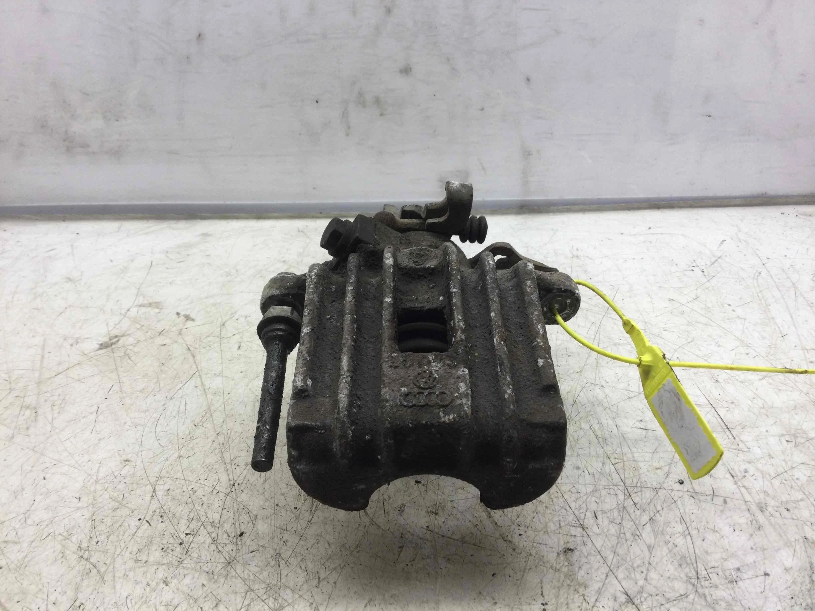 Суппорт задний левый Audi A3 8P (2003-2005) бензин 1.6 i Механика Х/б