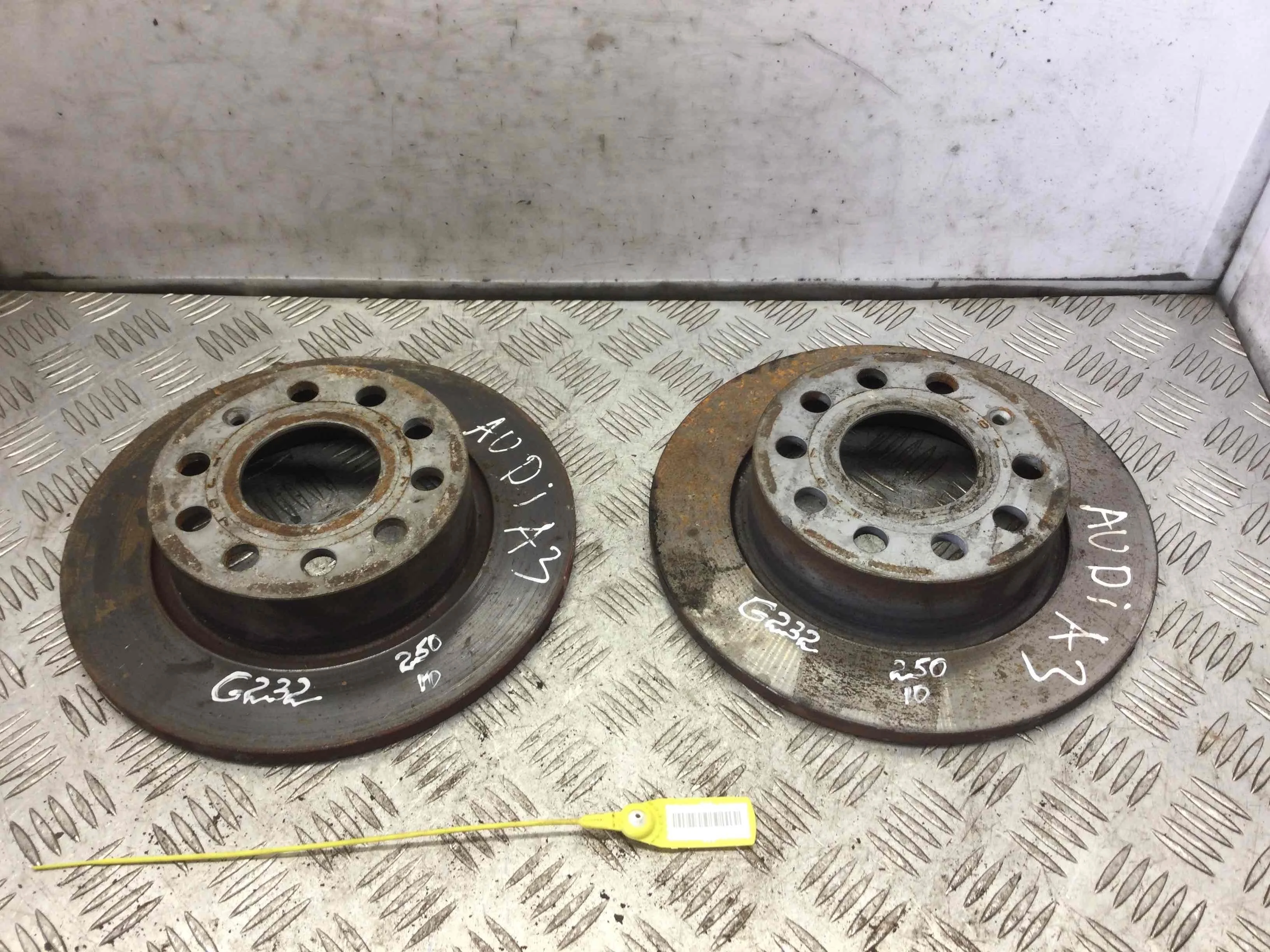 Диск тормозной задний Audi A3 8P (2003-2005) бензин 1.6 i Механика Х/б