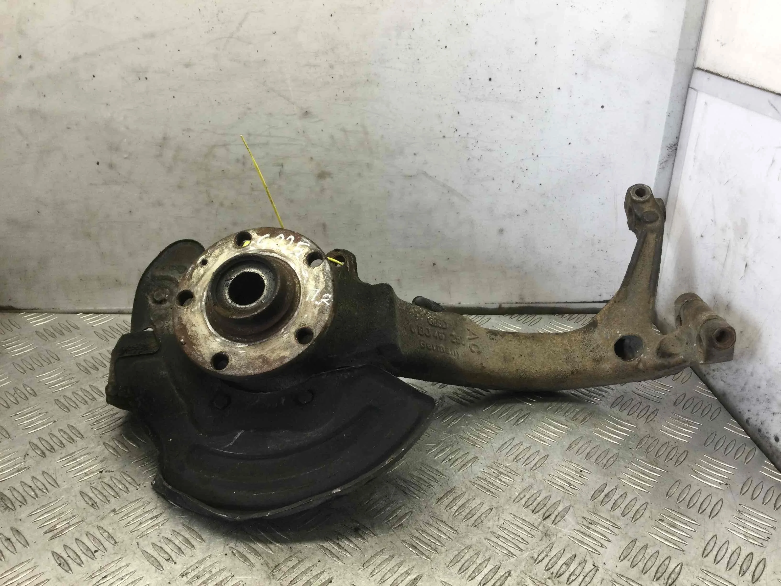 Ступица передняя правая Volkswagen Passat B5 (1996-2000) дизель 1.9 TDI Механика Седан