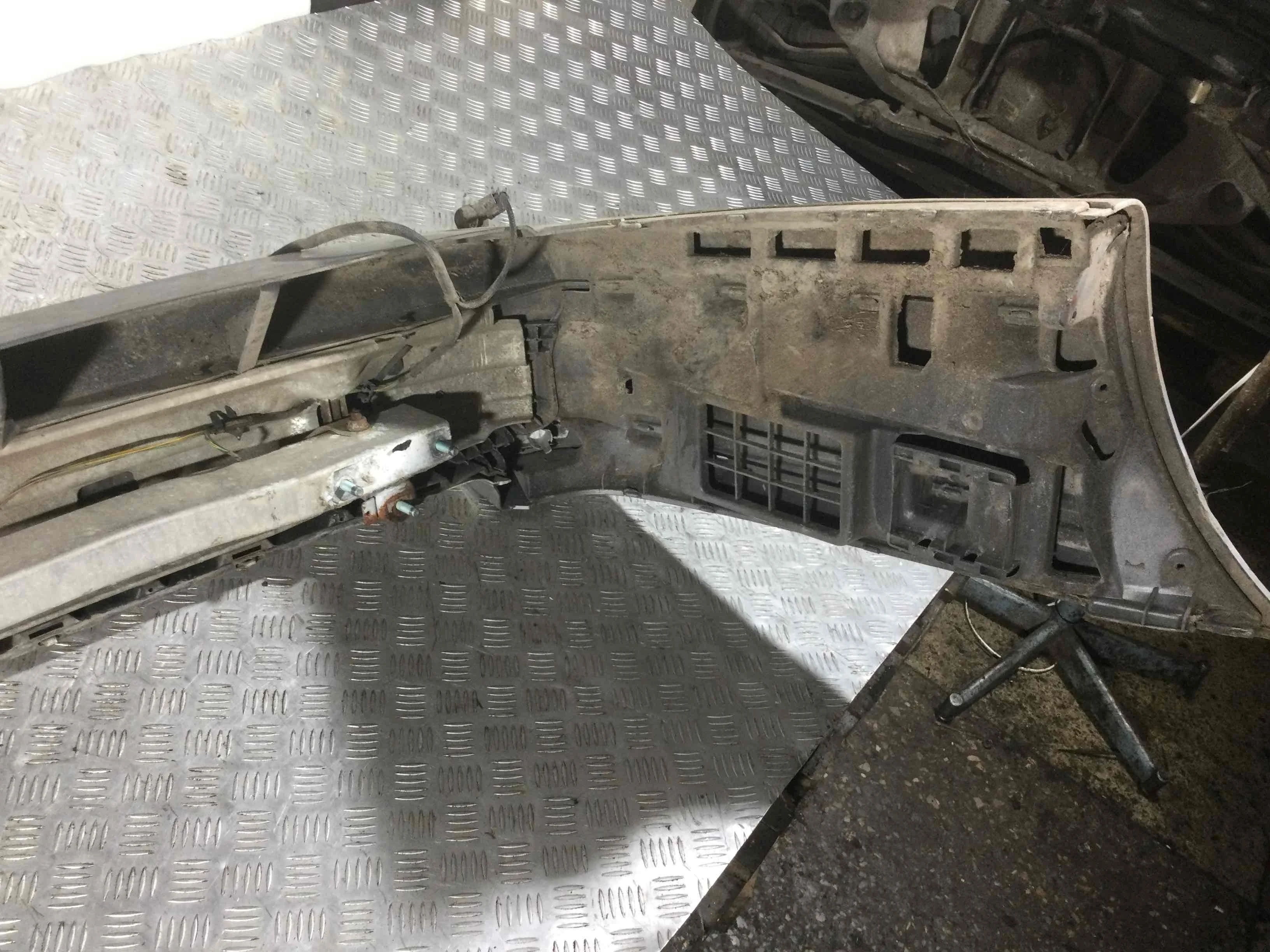 Бампер задний BMW 5-Series 5-Series E39 1995 - 2004 бензин 2.0  Механика Универсал