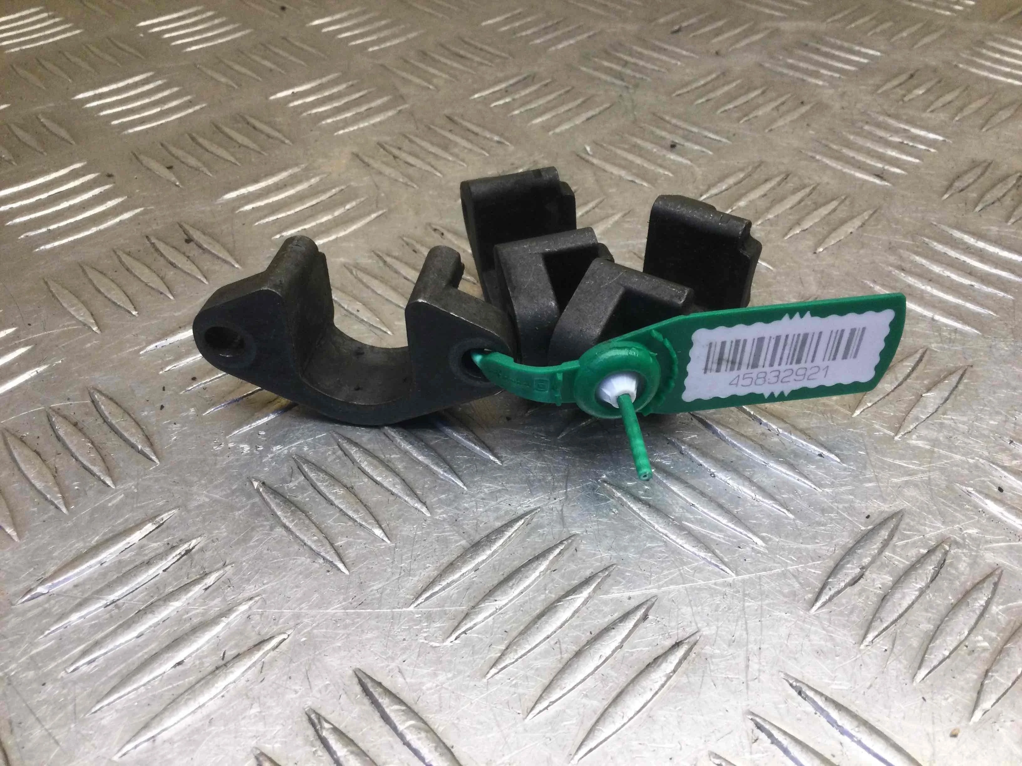 Скоба (кронштейн) крепления форсунки BMW 3-Series 3-Series E90/E91/E92/E93 2005 - 2010 дизель 2.0 D Механика Седан