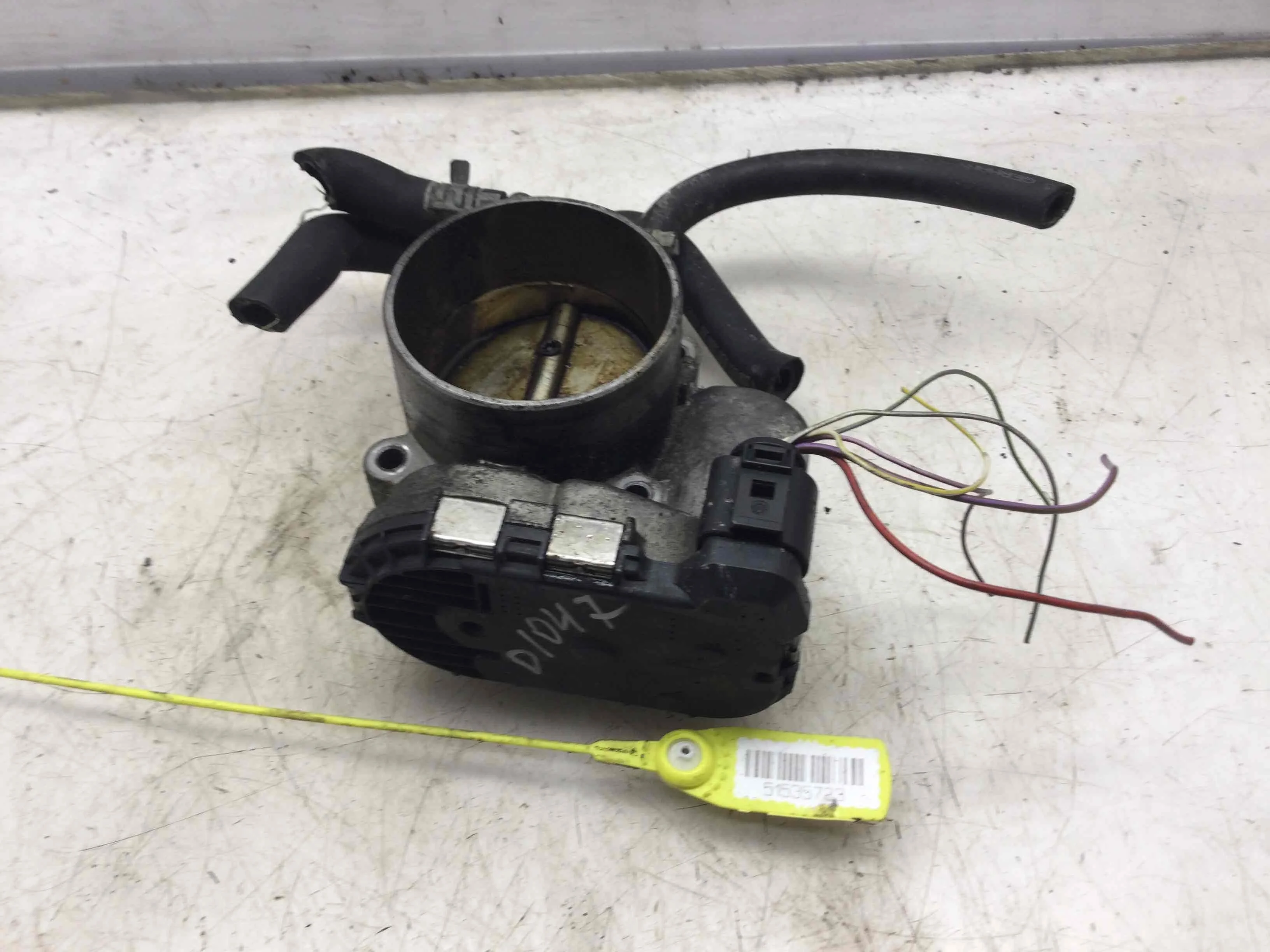 Заслонка дроссельная Volkswagen Passat B5+ [рестайлинг] (2000-2005) бензин 2.8 i Автомат Седан