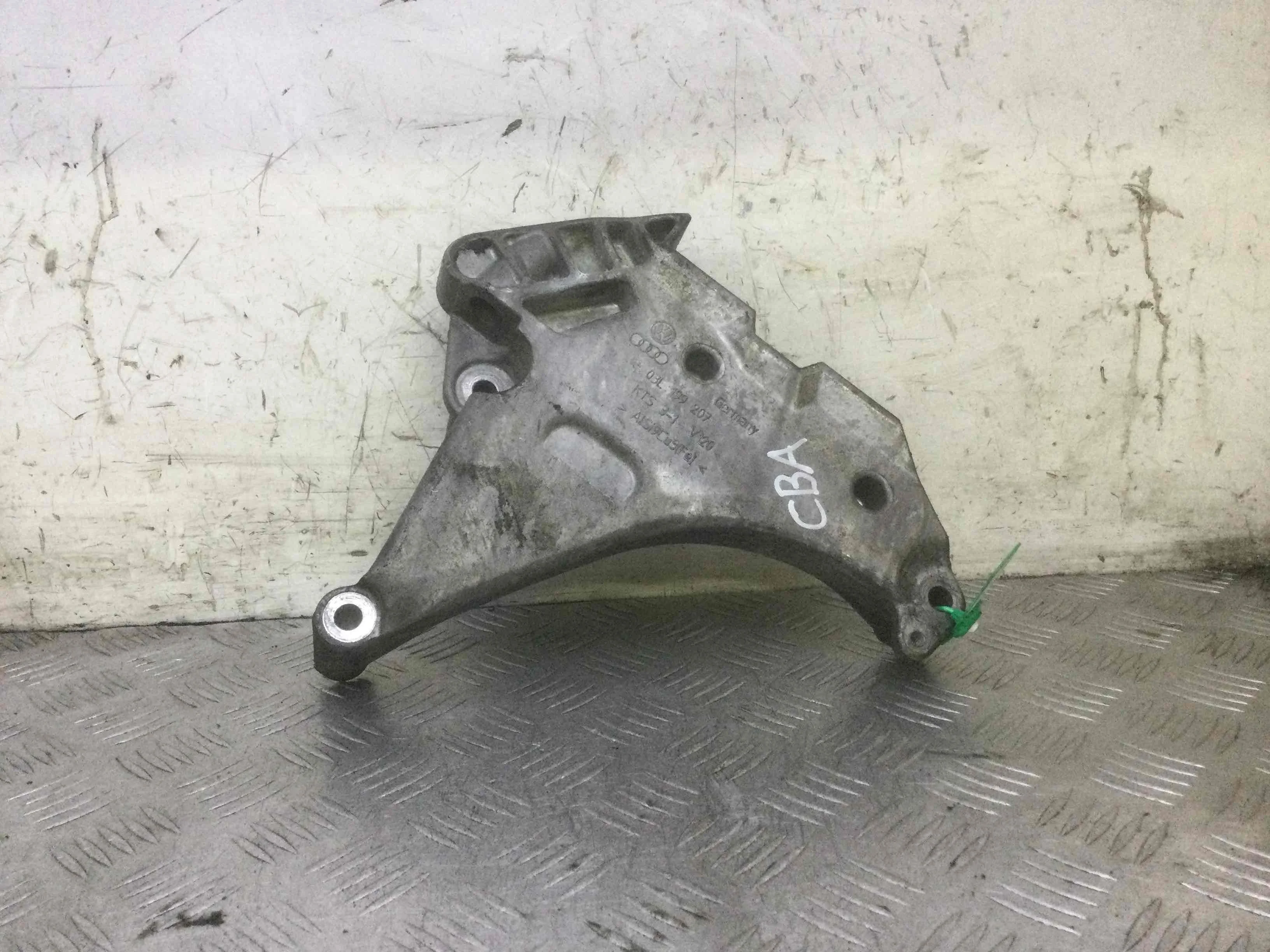 Кронштейн двигателя Volkswagen Golf 6 поколение (2008-2015) дизель 2.0 TDI Механика Х/б